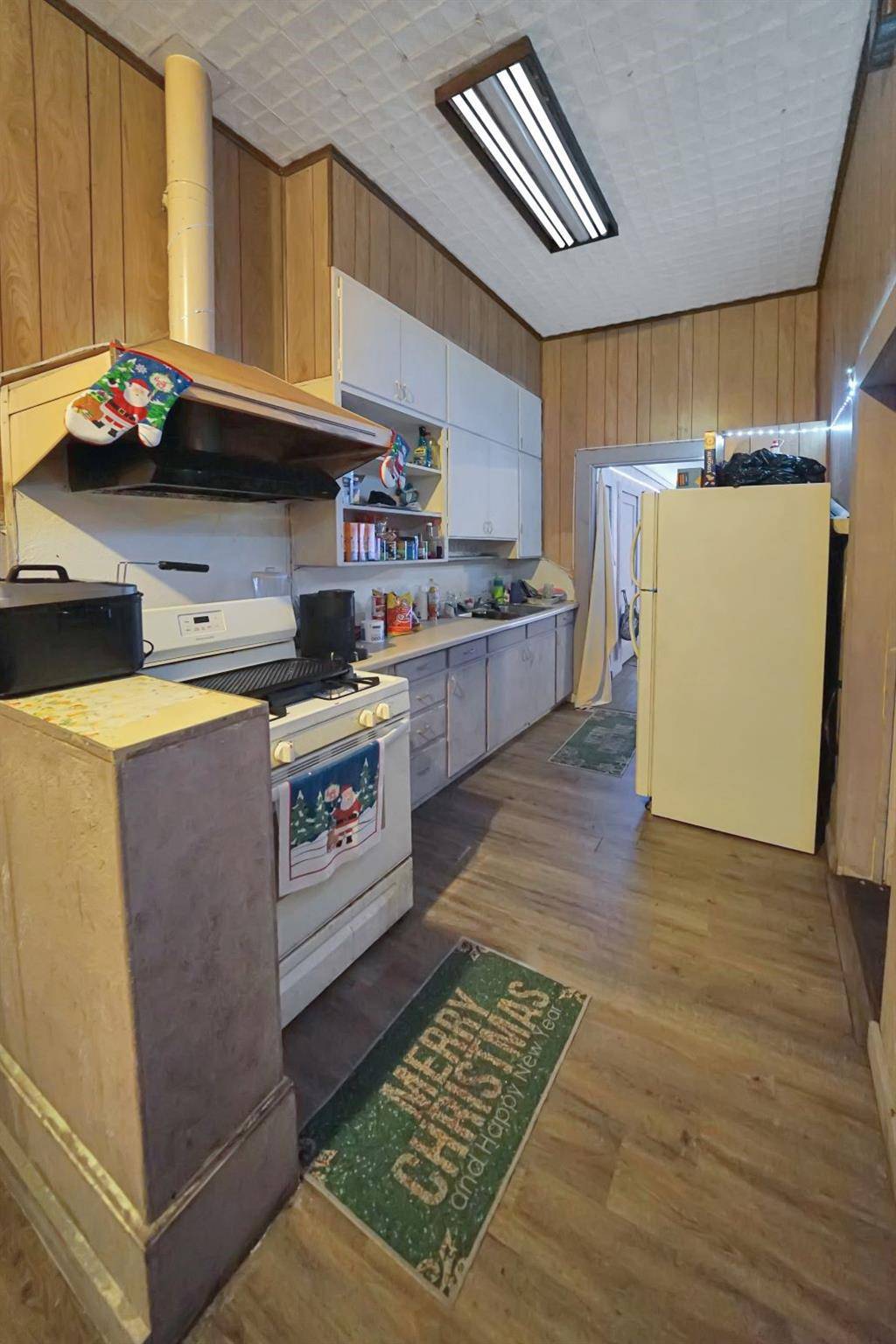 107 S Crockett Ave, Cameron, TX 76520