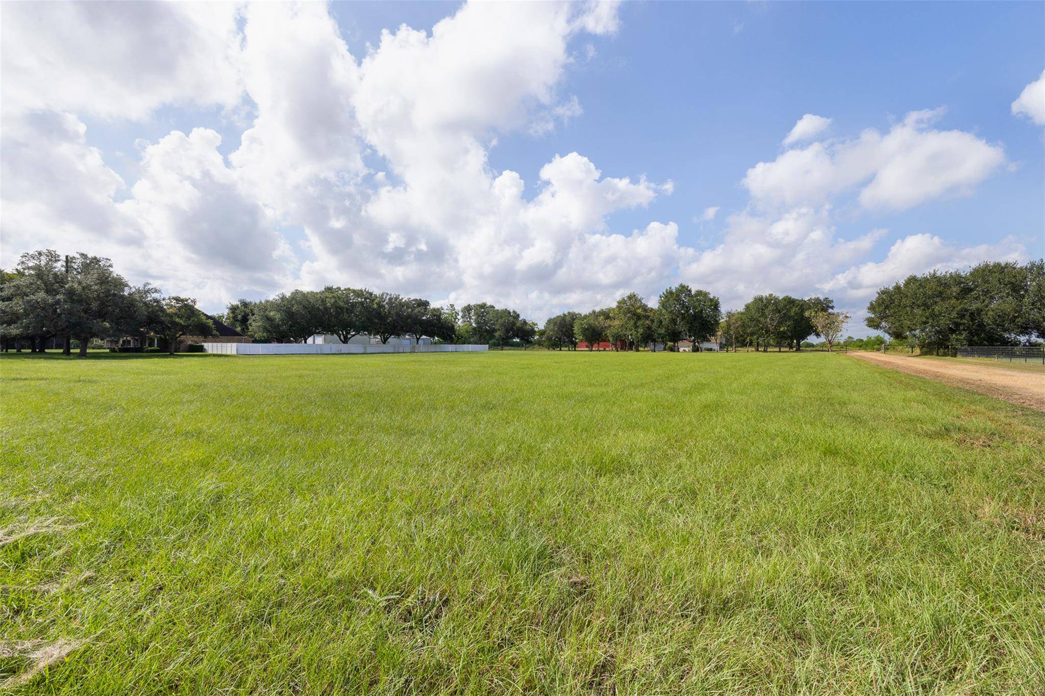 1713 Woody LN, Sealy, TX 77474