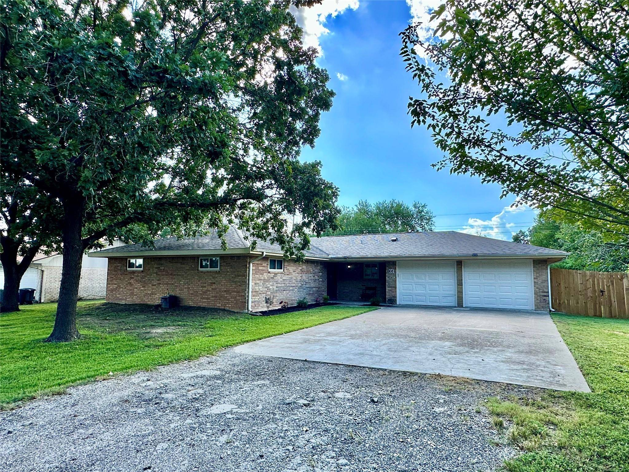 108 S Sunshine LN, Little River Academy, TX 76554