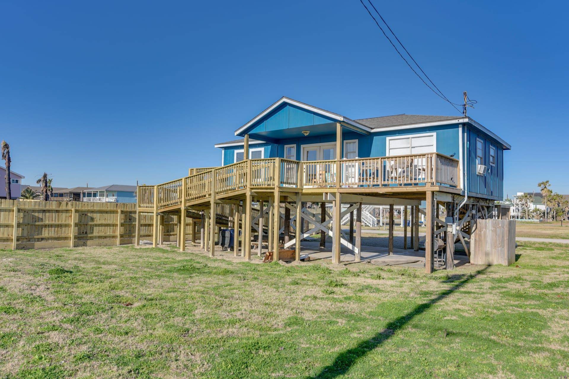 415 Seashell DR, Surfside Beach, TX 77541