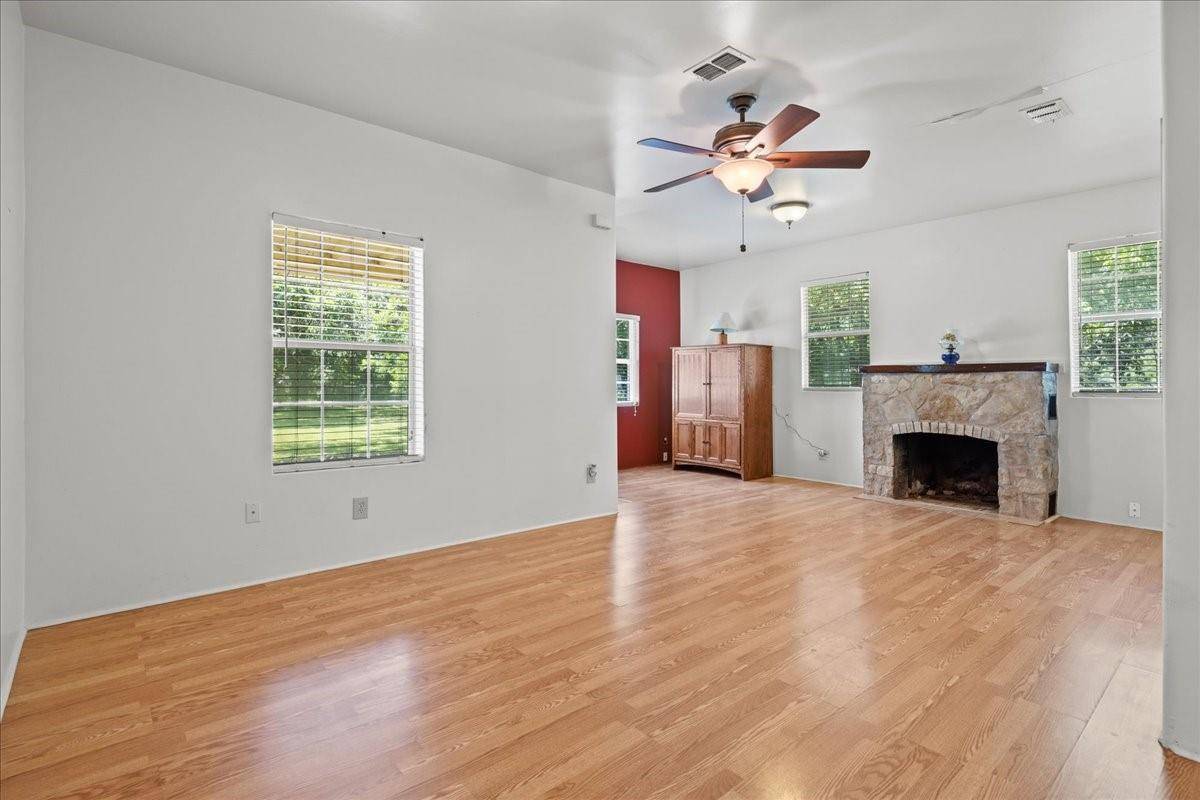 850 SE Ewelling LN, Gruene, TX 78130
