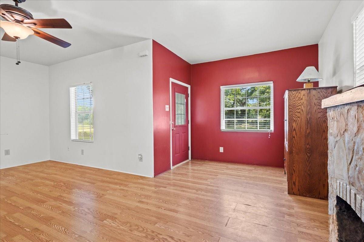 850 SE Ewelling LN, Gruene, TX 78130