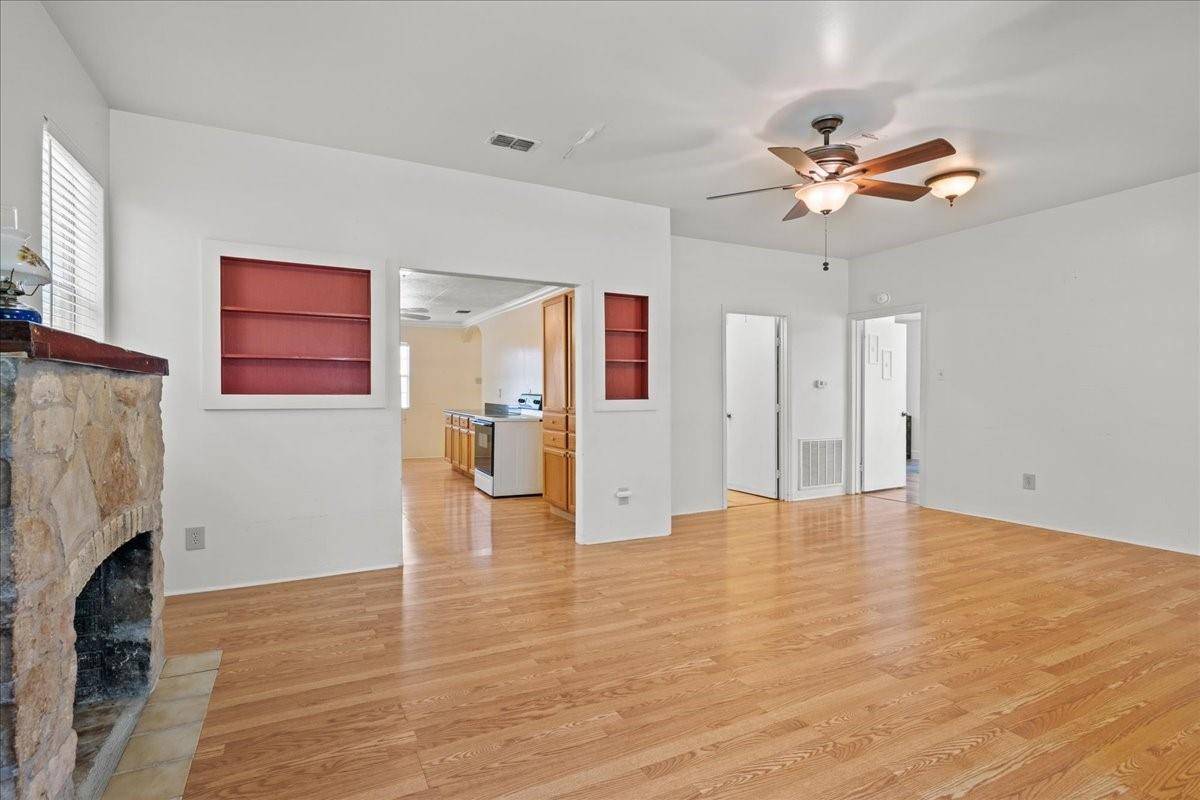 850 SE Ewelling LN, Gruene, TX 78130