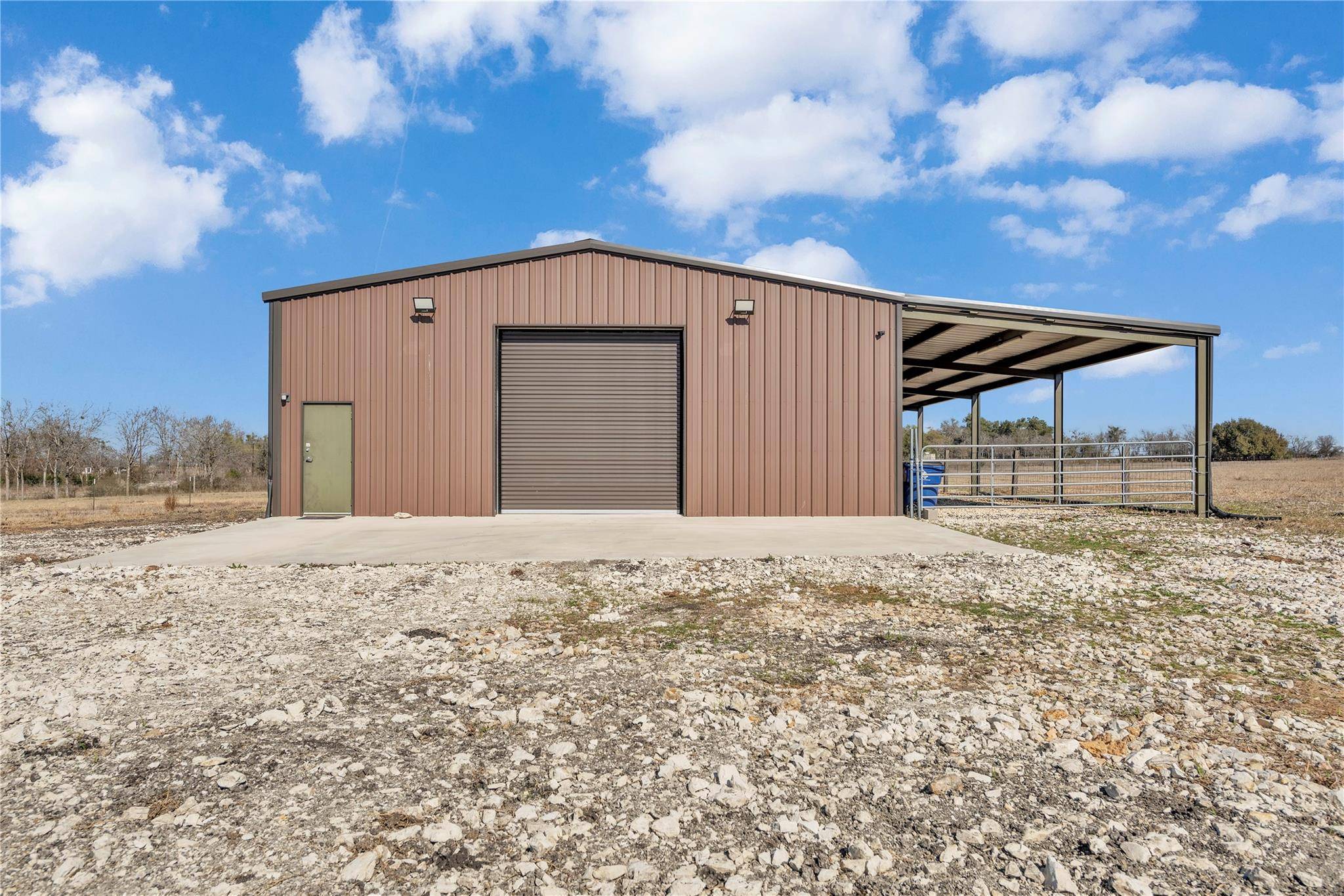 779 County Road 329 RD, Granger, TX 76530