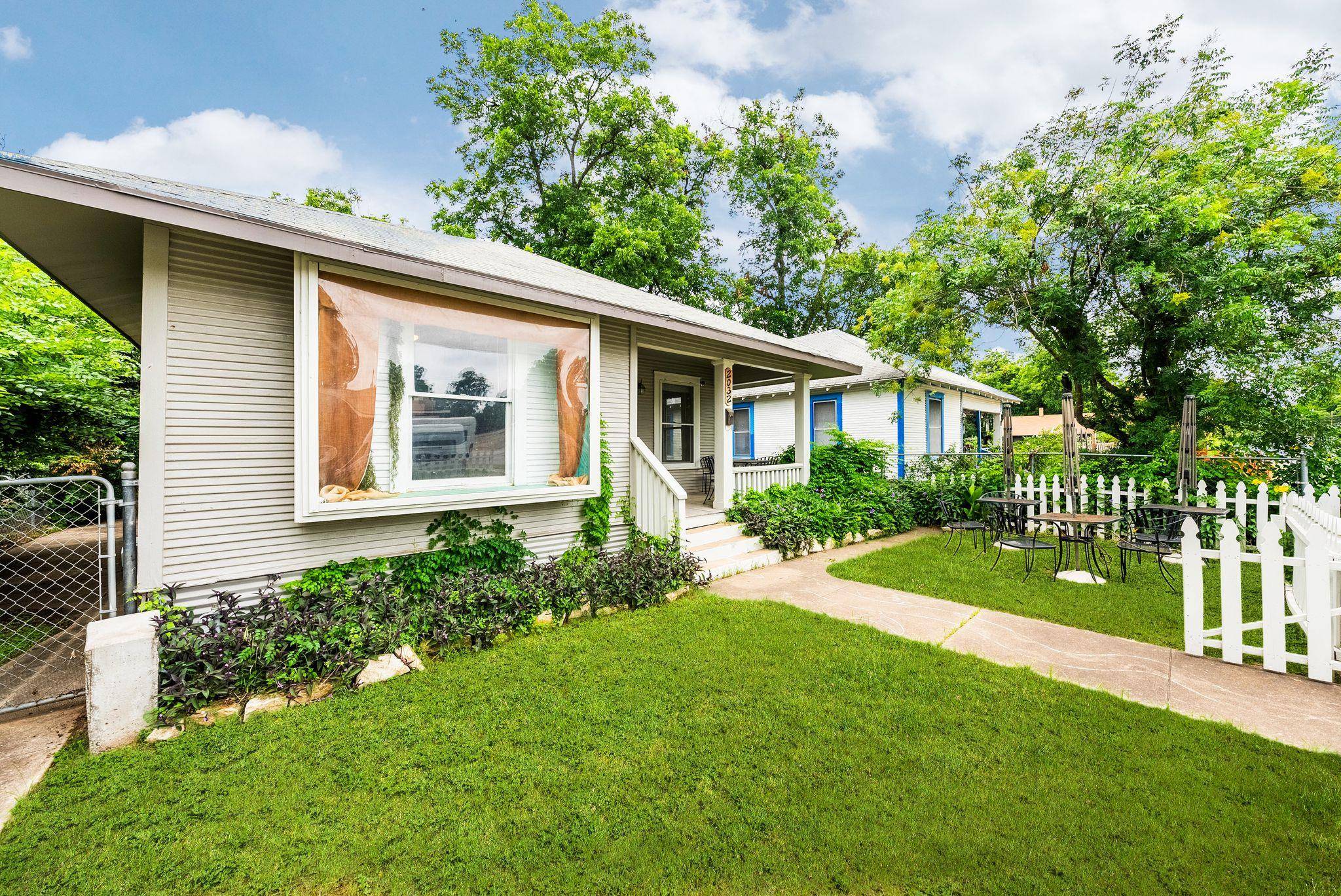 2032 E Cesar Chavez ST, Austin, TX 78702