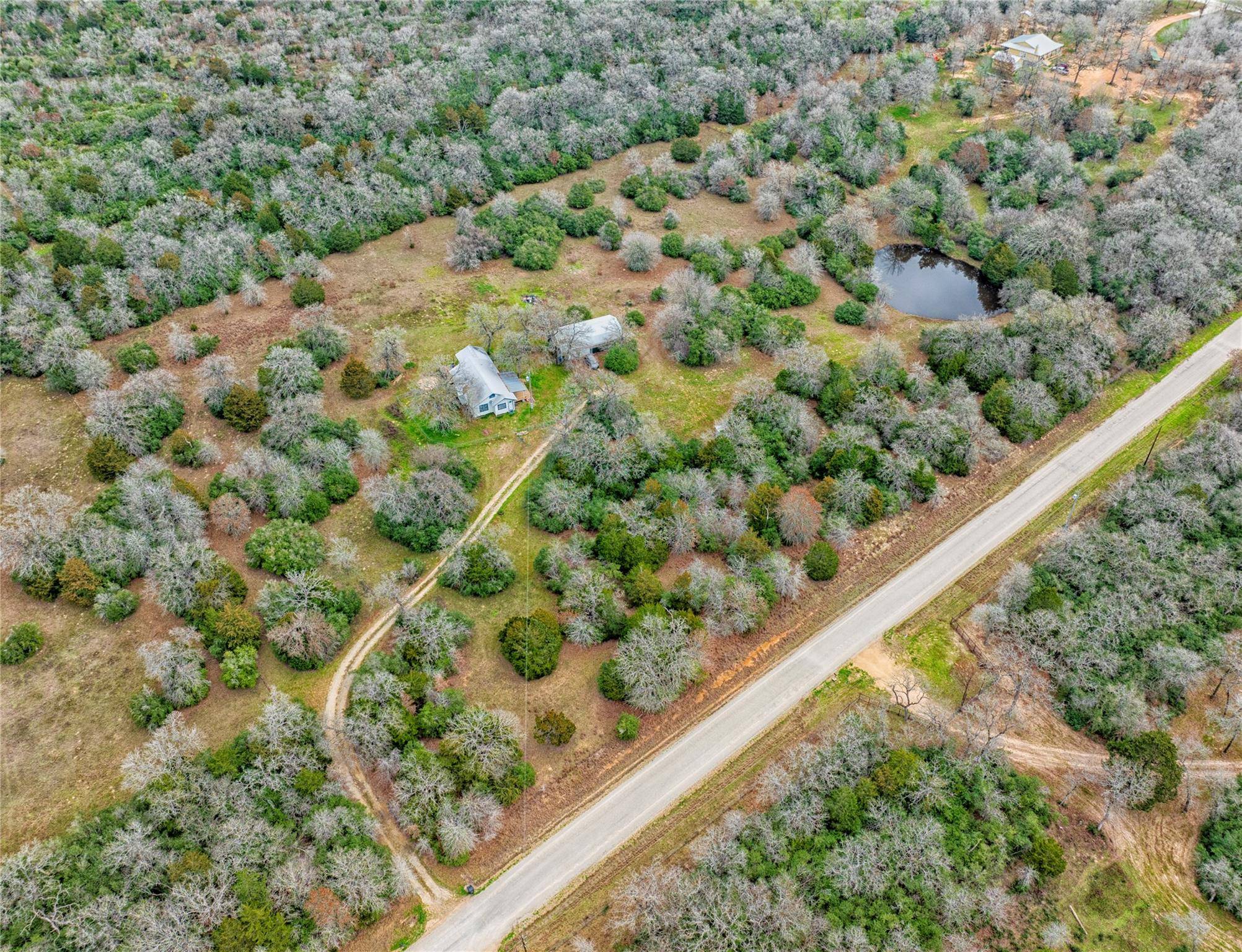 5100 Wood Duck DR, Flatonia, TX 78959