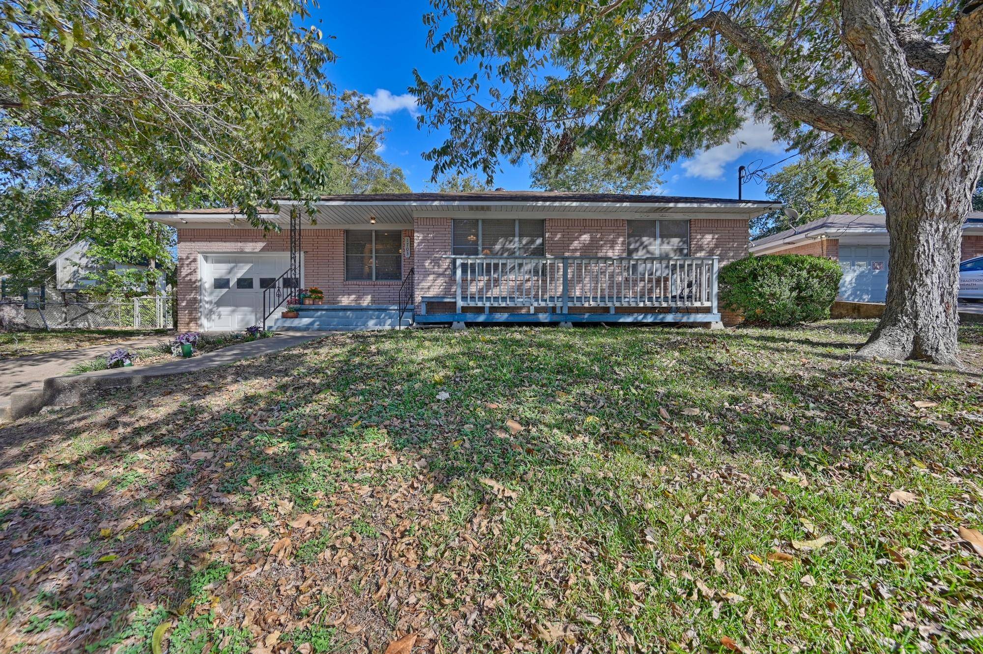1703 S Day ST, Brenham, TX 77833