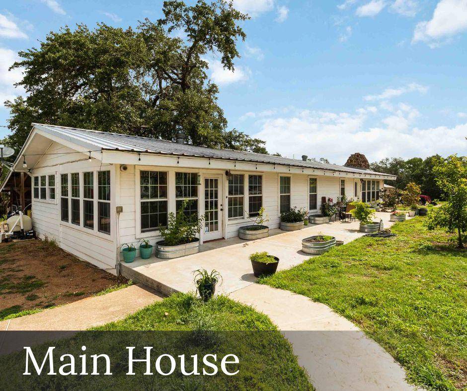 227 Henderson LN, Lockhart, TX 78644