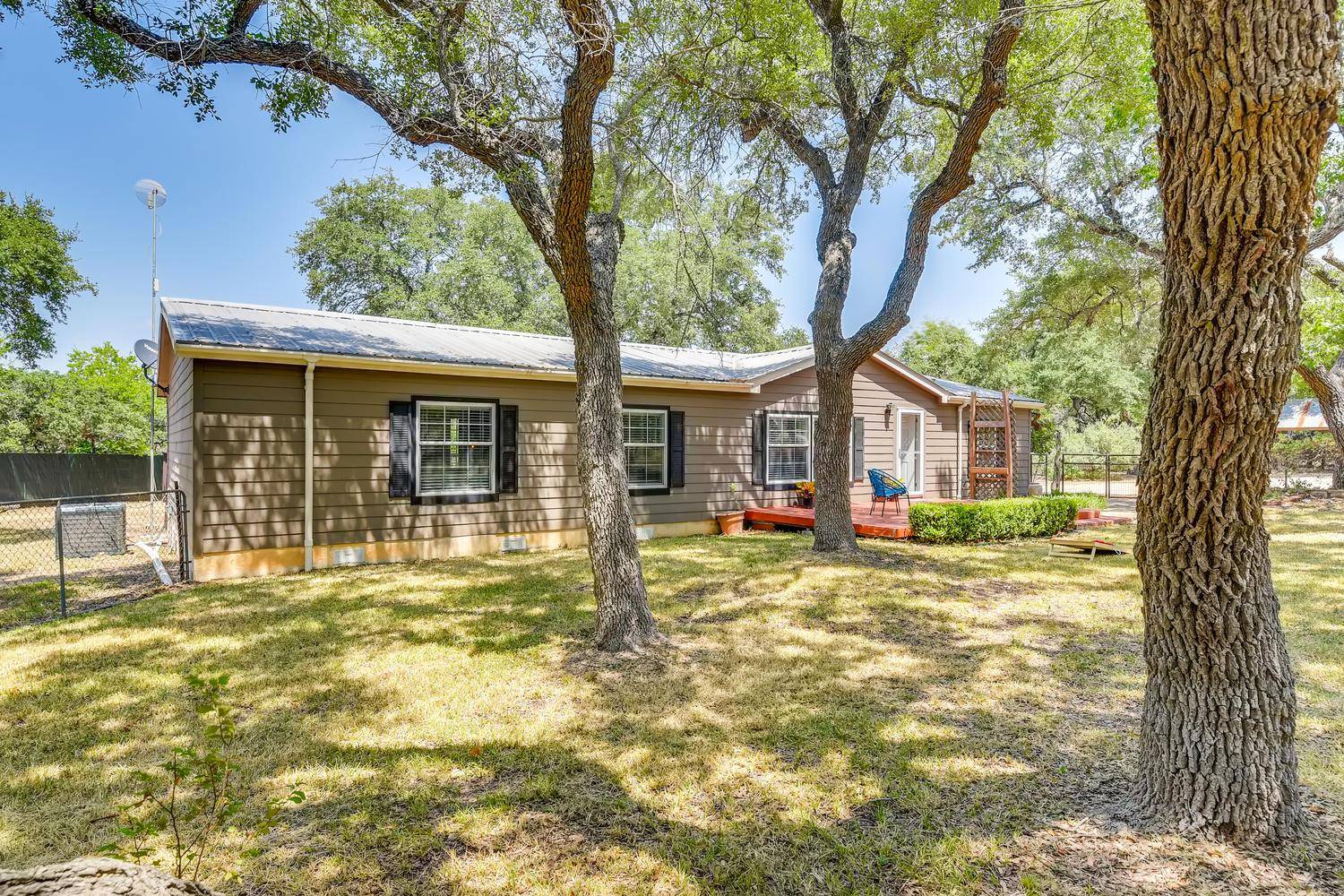 2023 Harmon Hills RD, Dripping Springs, TX 78620