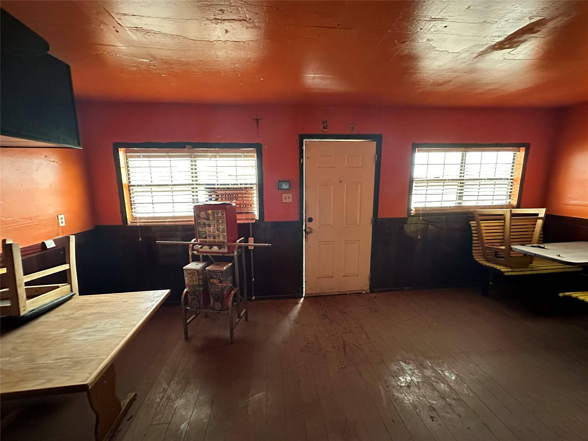 1407 Grand Ave, Big Wells, TX 78830