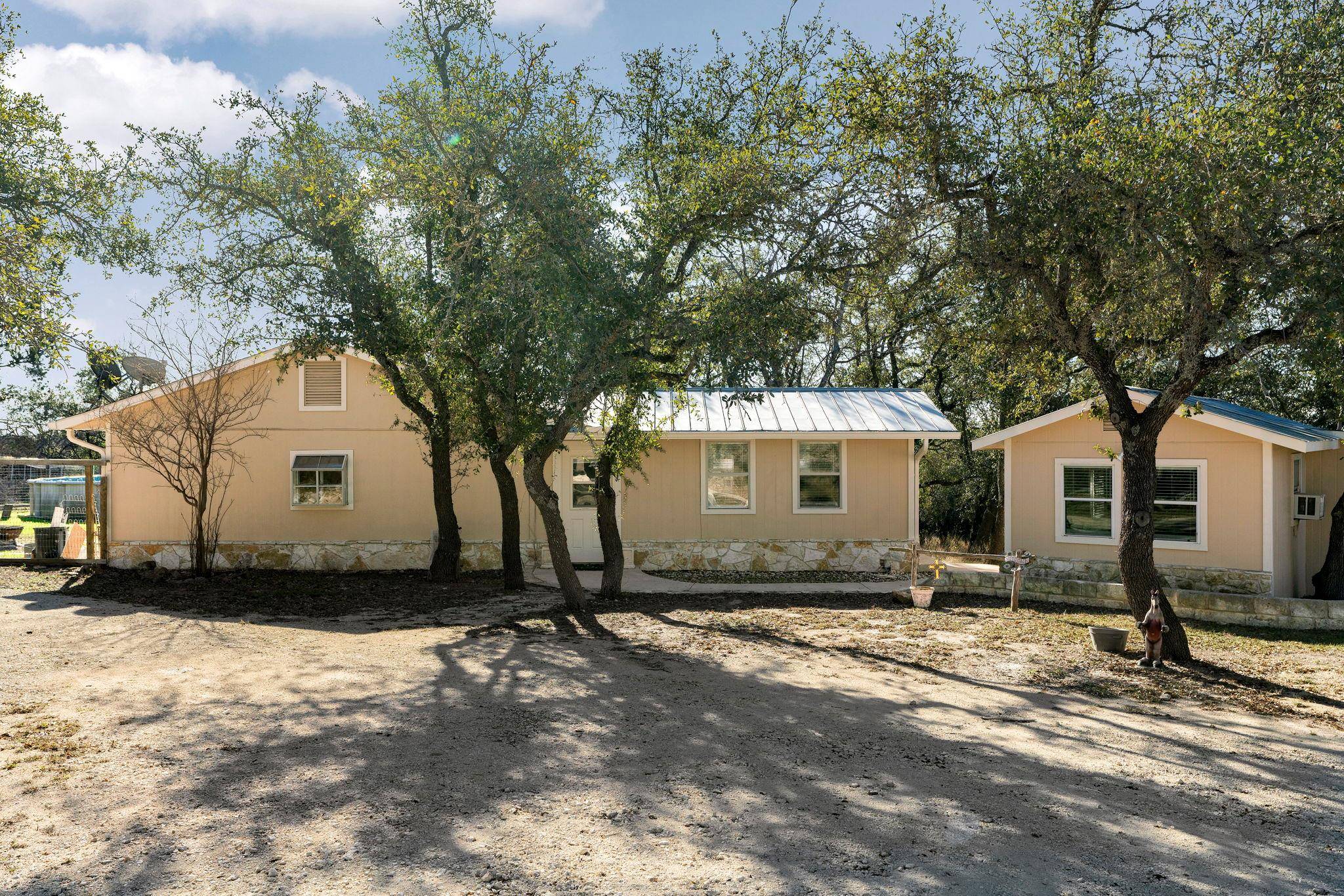 2058 Montell RD, Wimberley, TX 78676