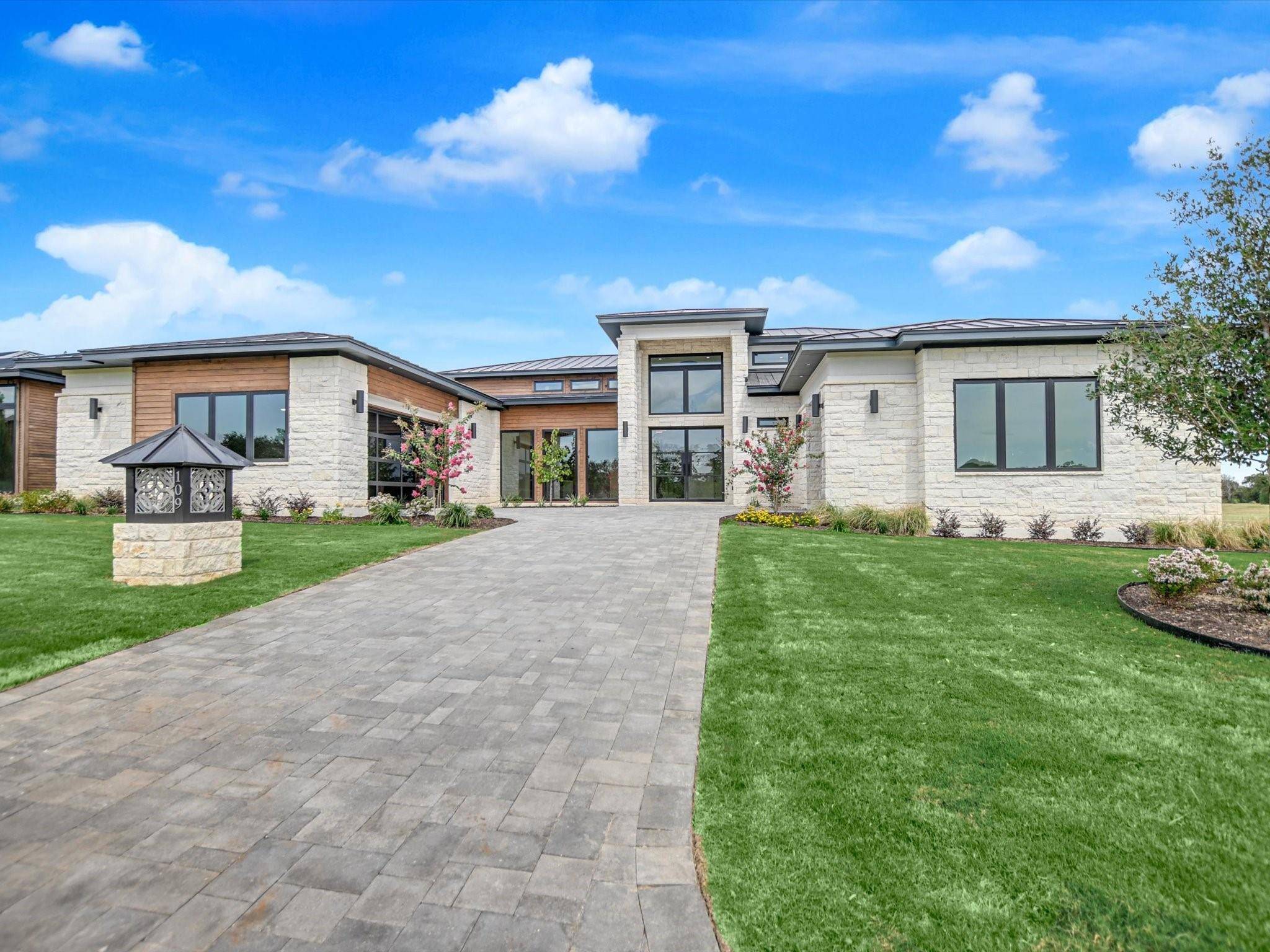 109 Island CT, Horseshoe Bay, TX 78657