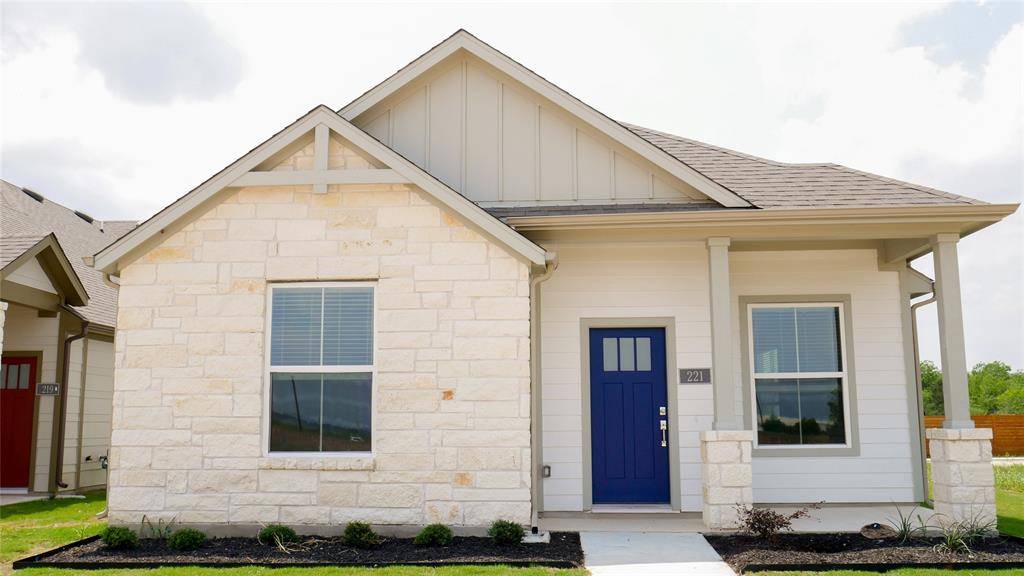 221 Pinnacle LN, Kyle, TX 78640