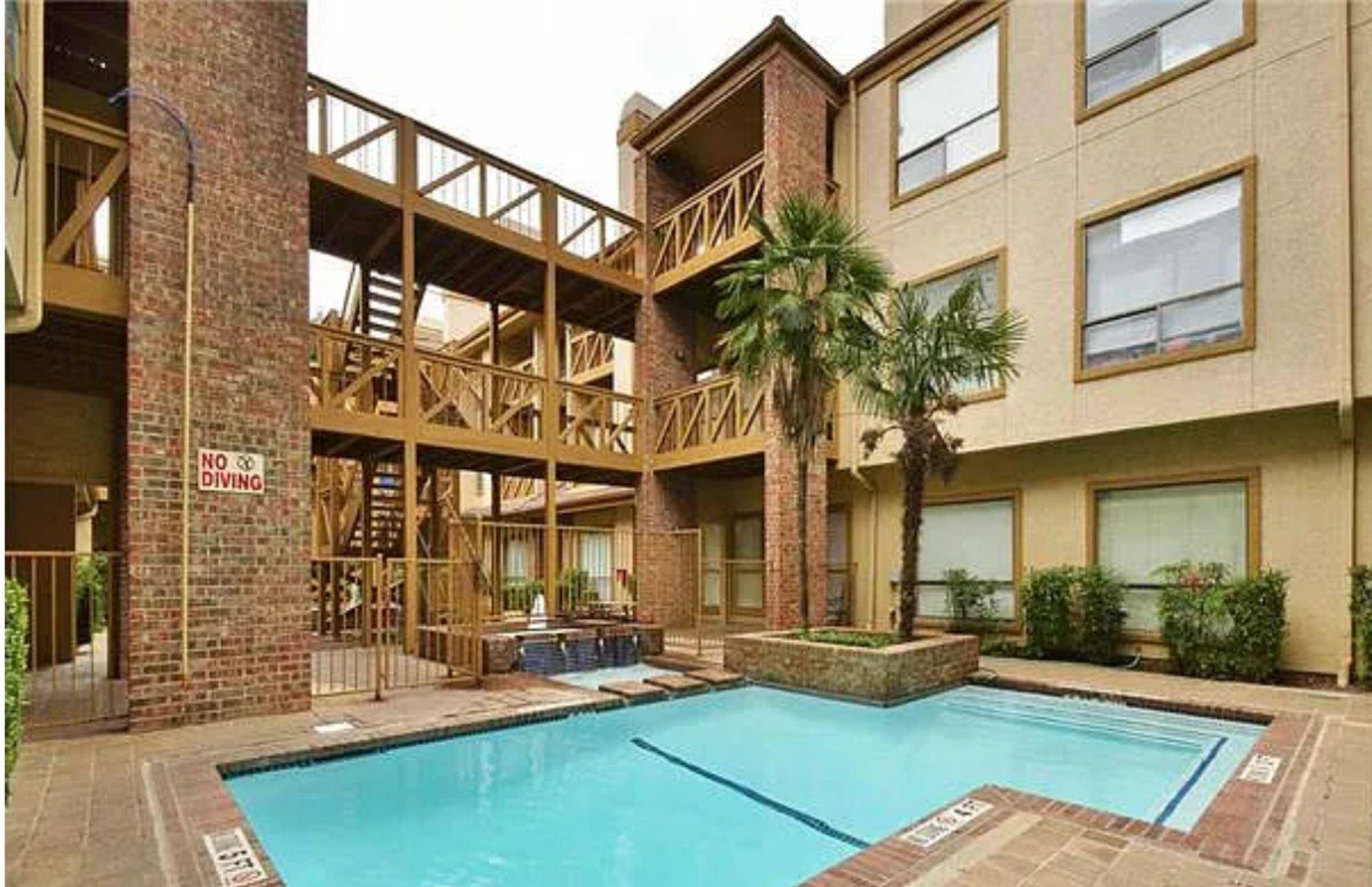 806 W 24th ST #105, Austin, TX 78705