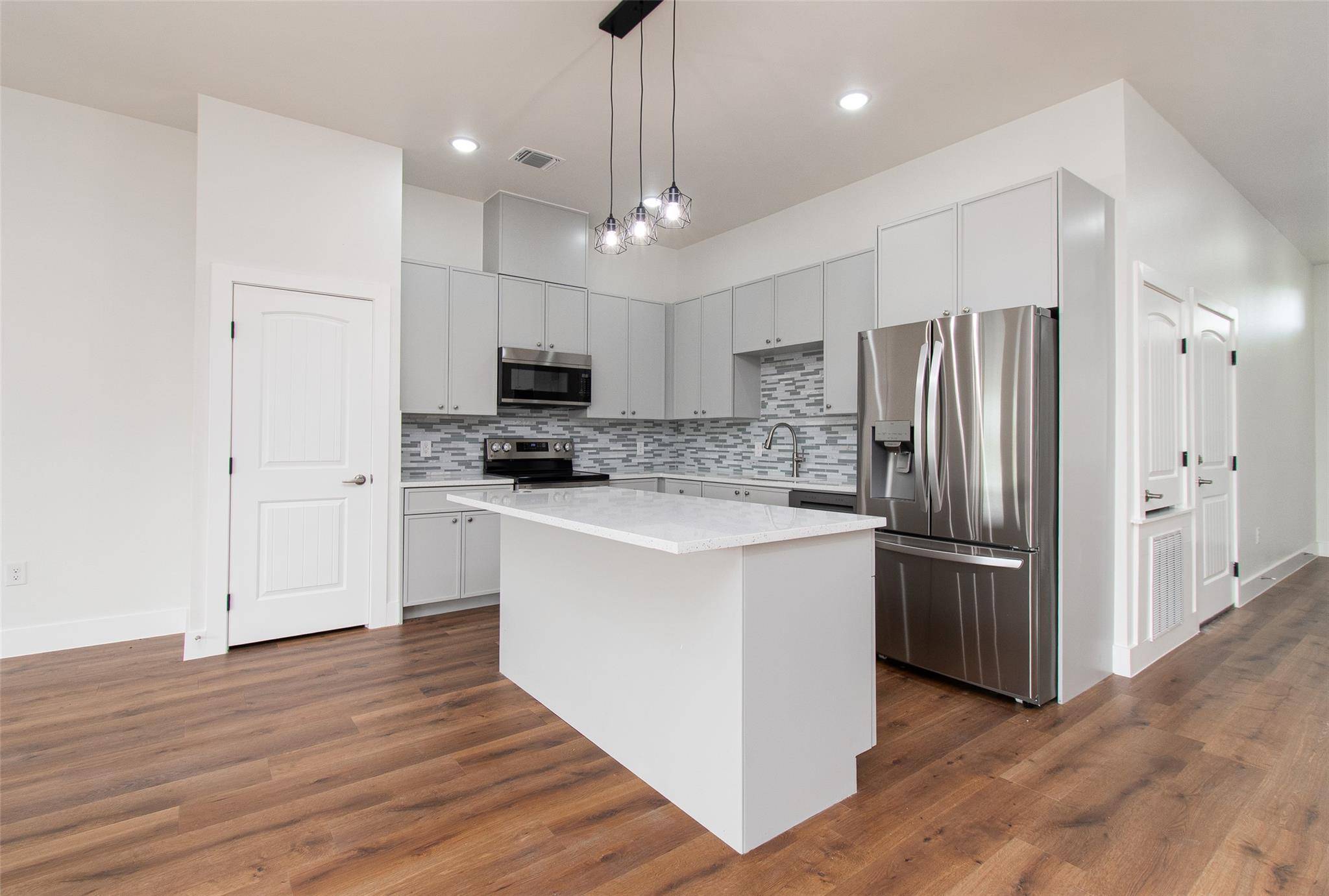 121 Calvin Smith LN #A & B, Jarrell, TX 76537