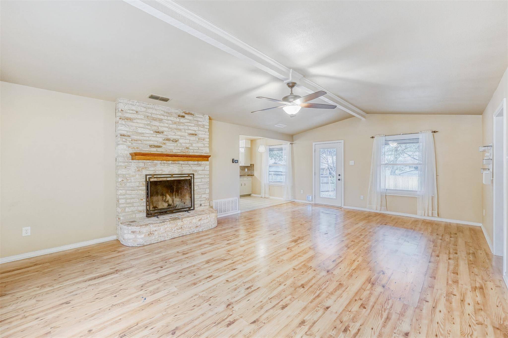2114 Bel Air DR, Taylor, TX 76574