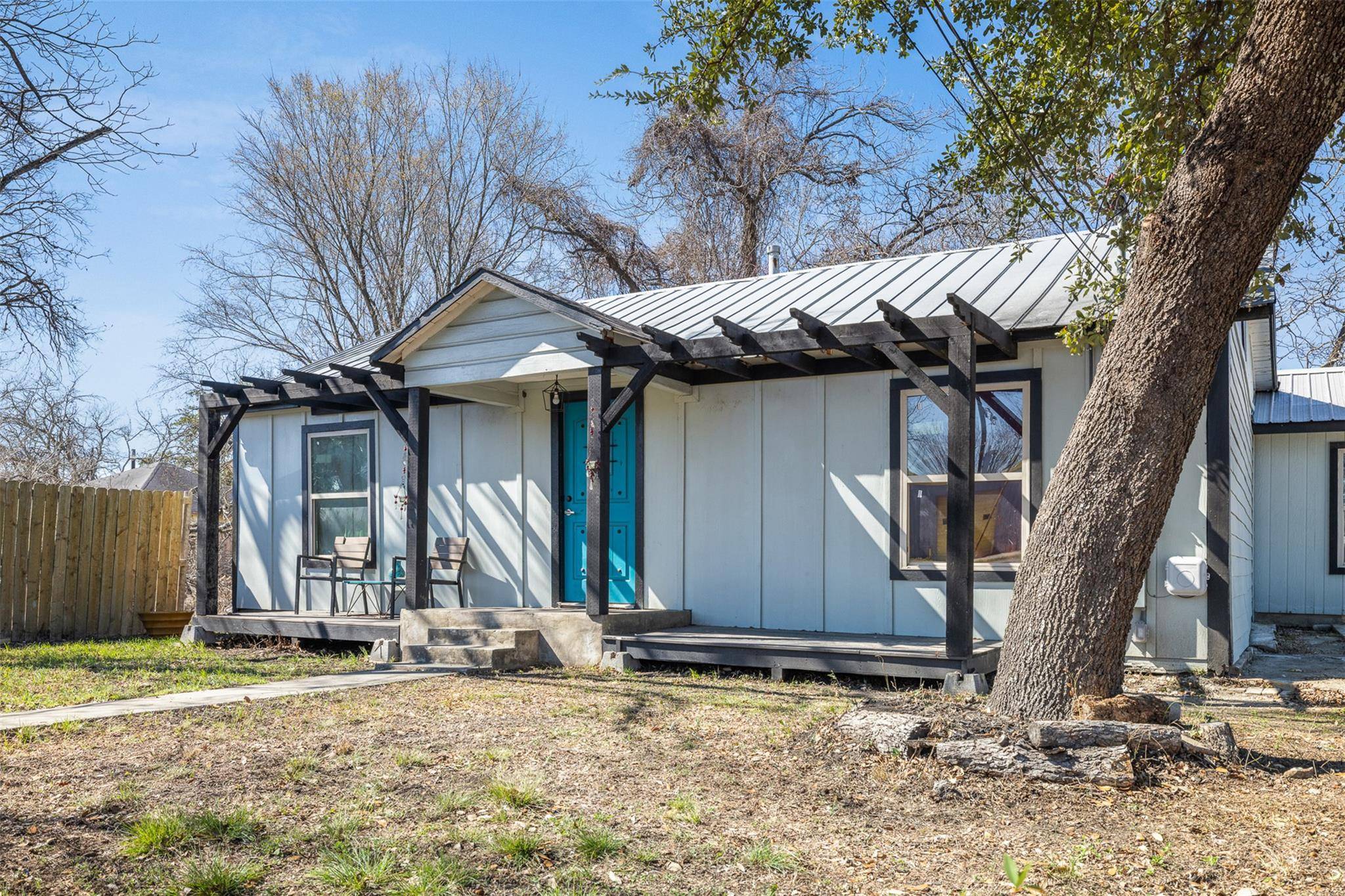 1013 N Colorado ST, Lockhart, TX 78644