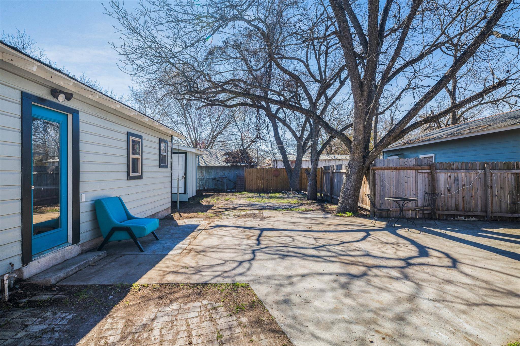 1013 N Colorado ST, Lockhart, TX 78644