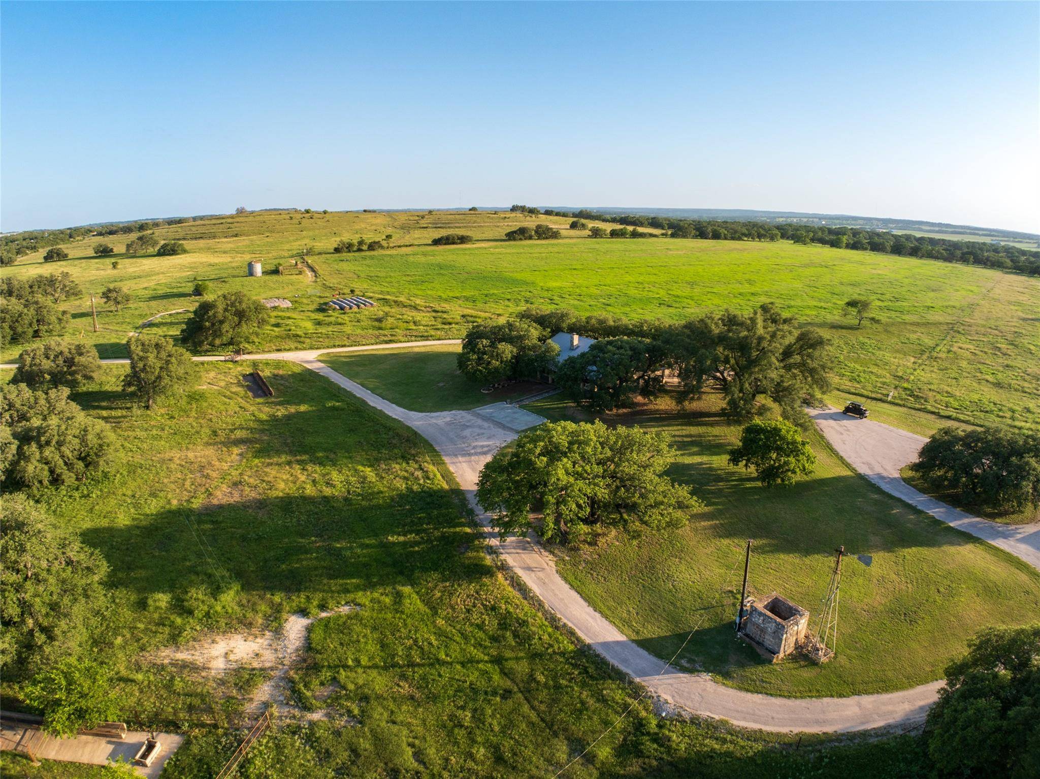 302 Hye Albert RD, Hye, TX 78635