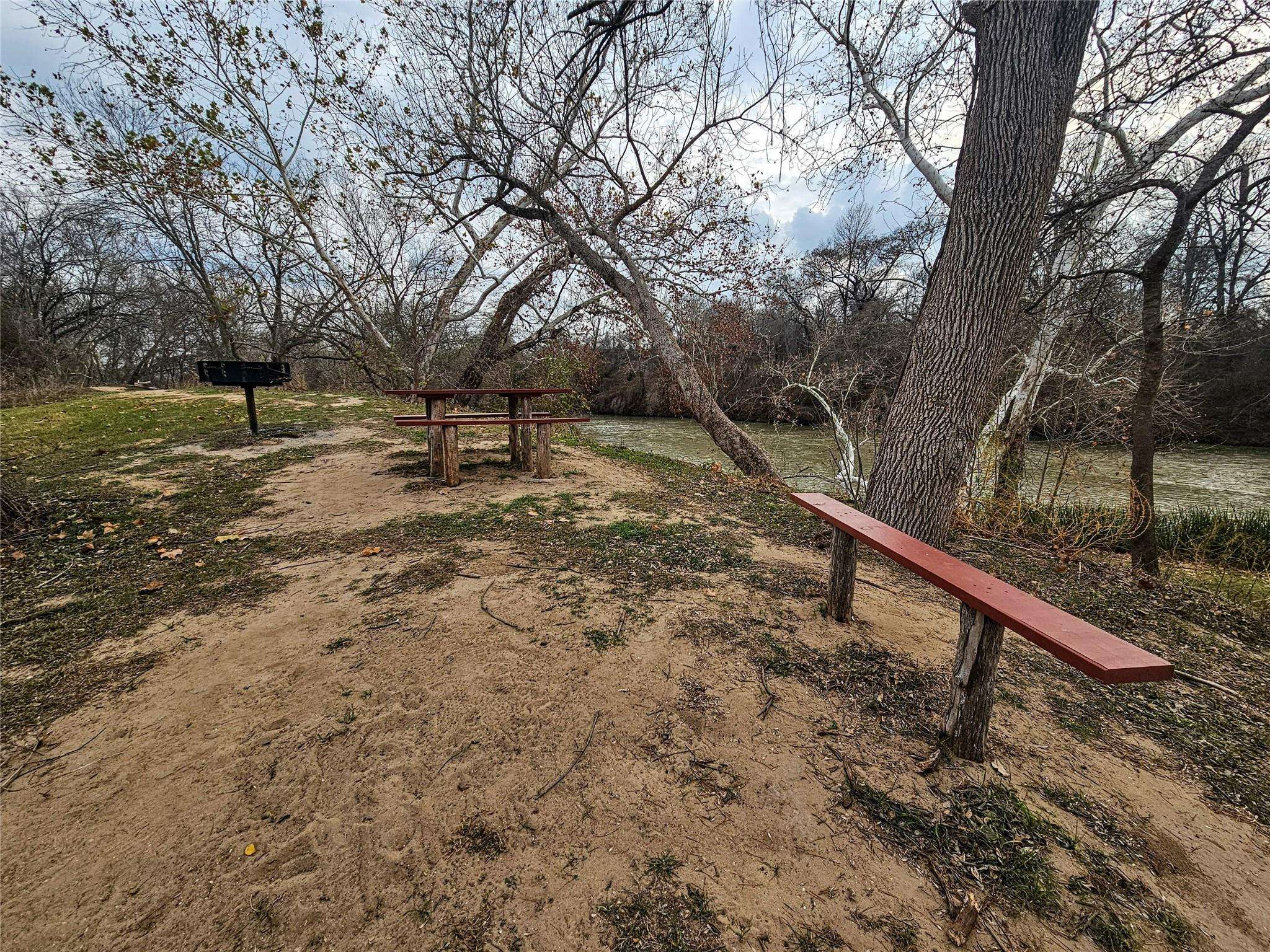 420 Riverside DR, Bastrop, TX 78602