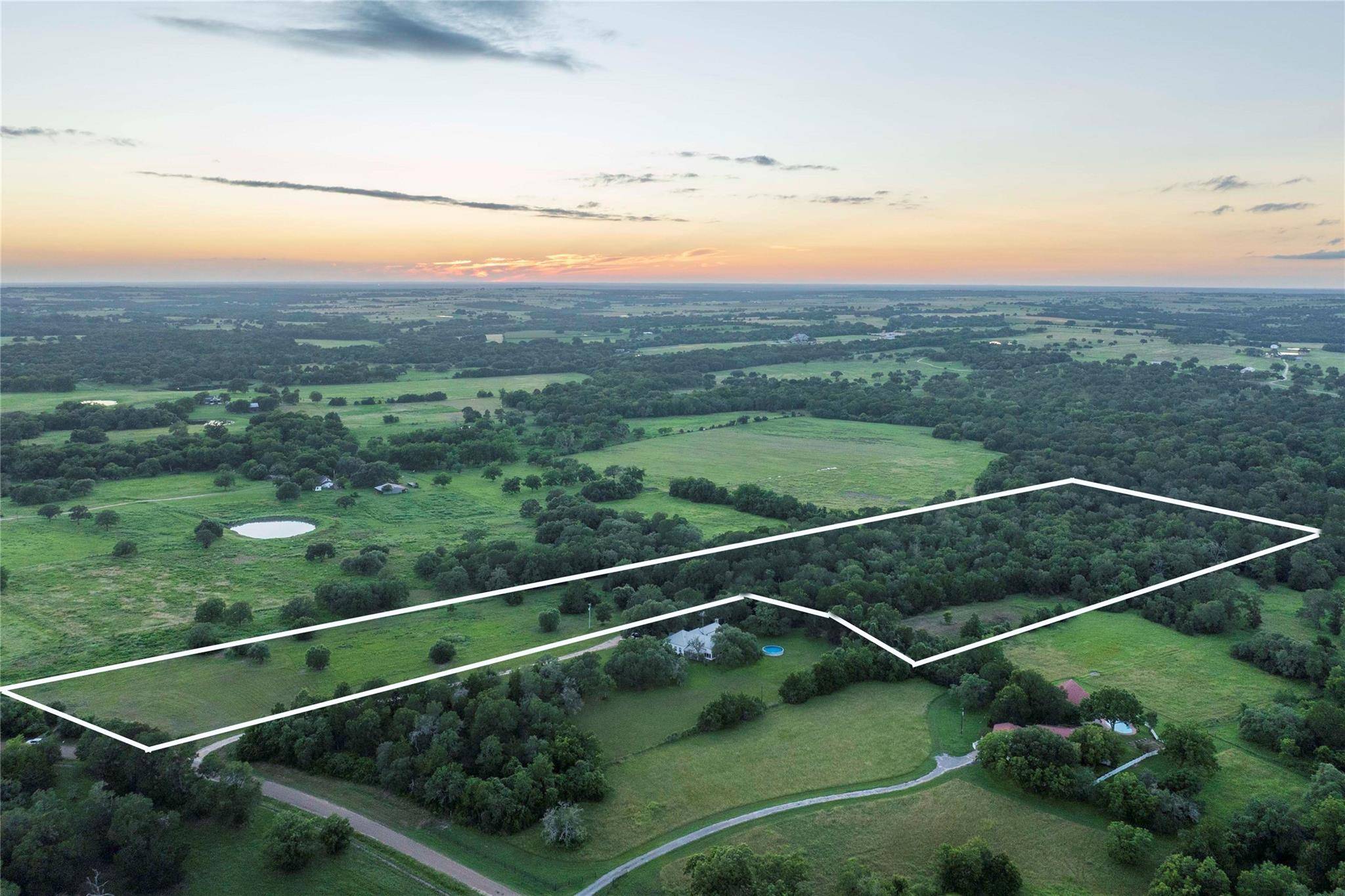 5109 Hranicky RD, Schulenburg, TX 78956