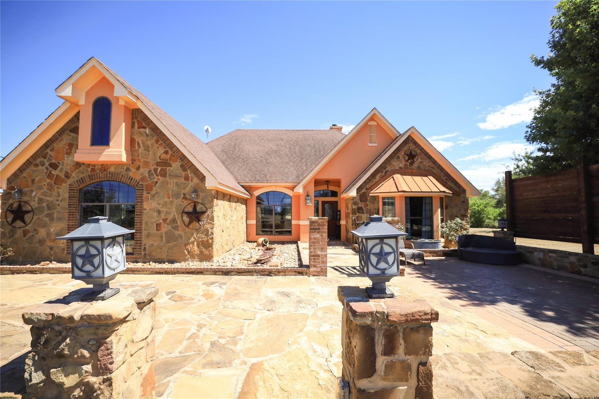 535 Upper Elgin River RD, Elgin, TX 78621