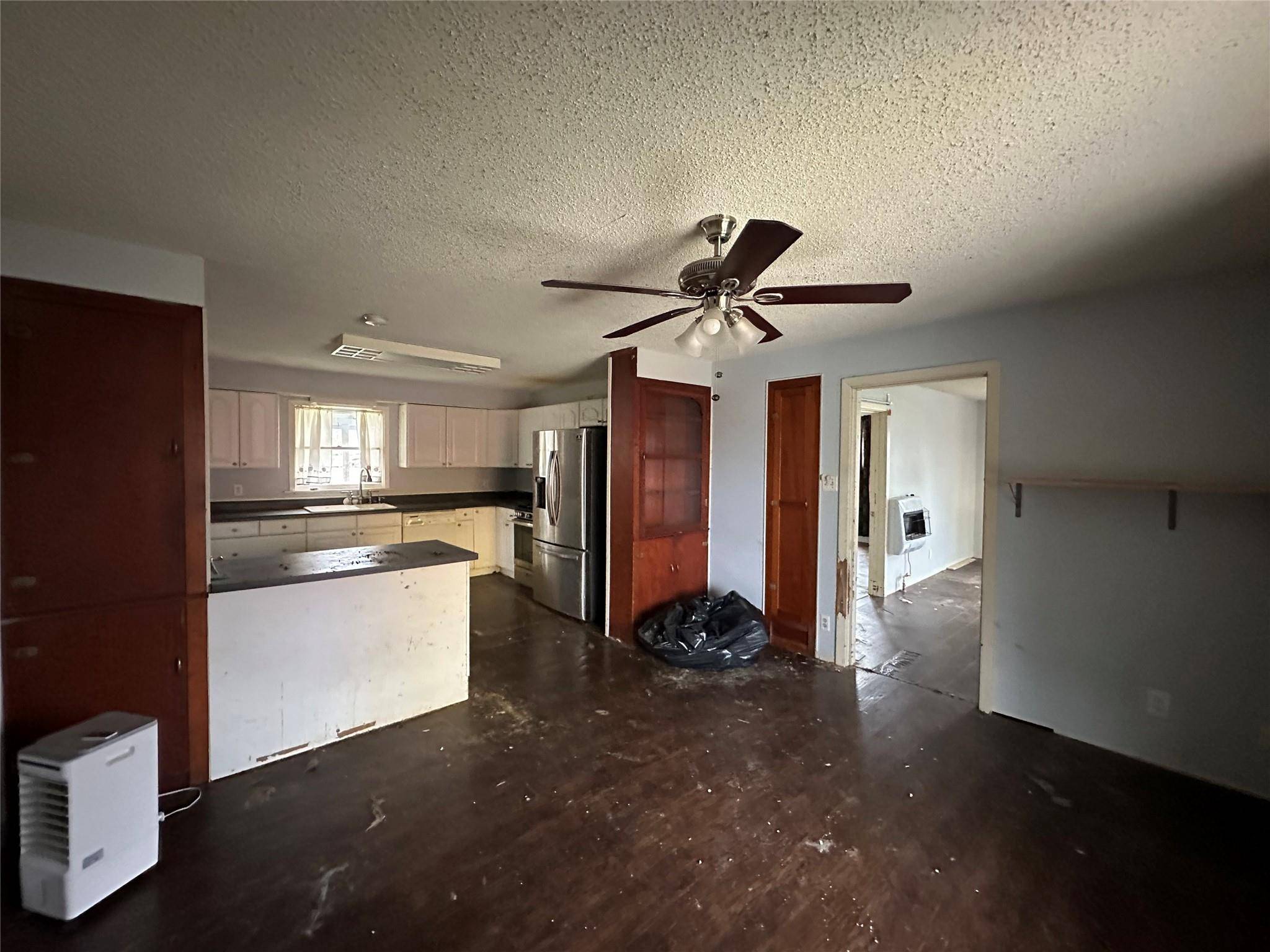 102 W Mesquite ST #B, Granger, TX 76530