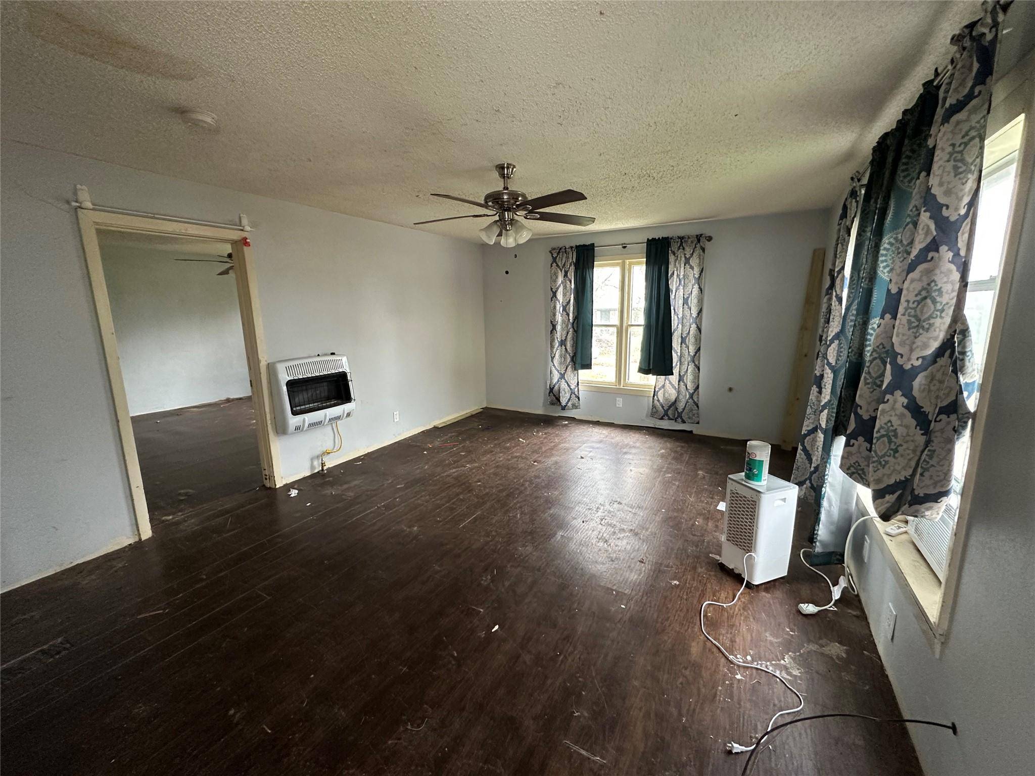 102 W Mesquite ST #B, Granger, TX 76530