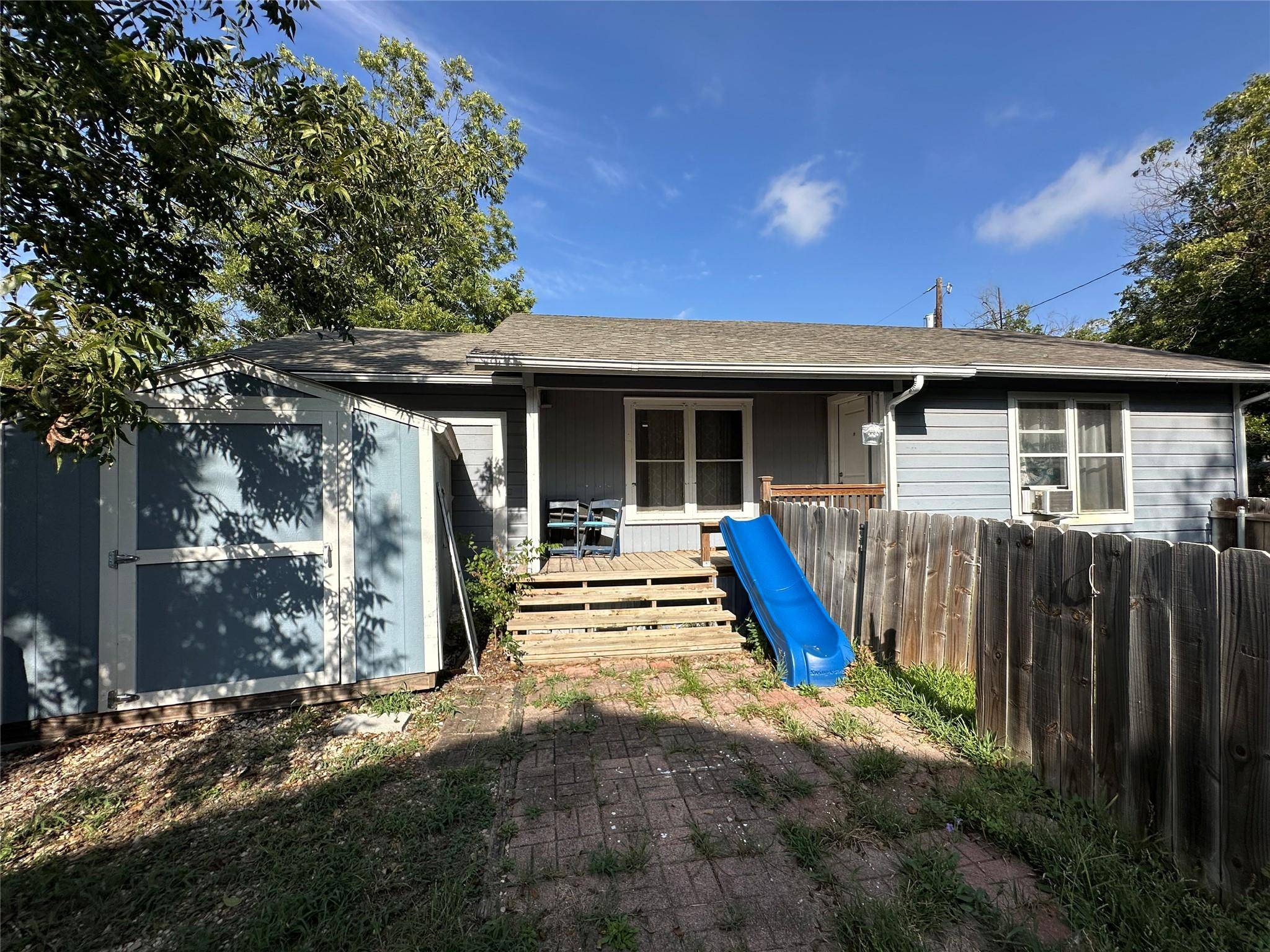 102 W Mesquite ST #B, Granger, TX 76530