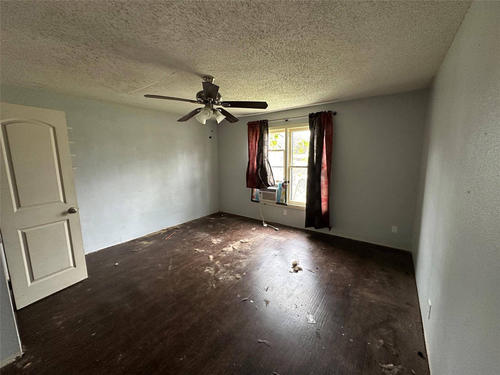 102 W Mesquite ST #B, Granger, TX 76530