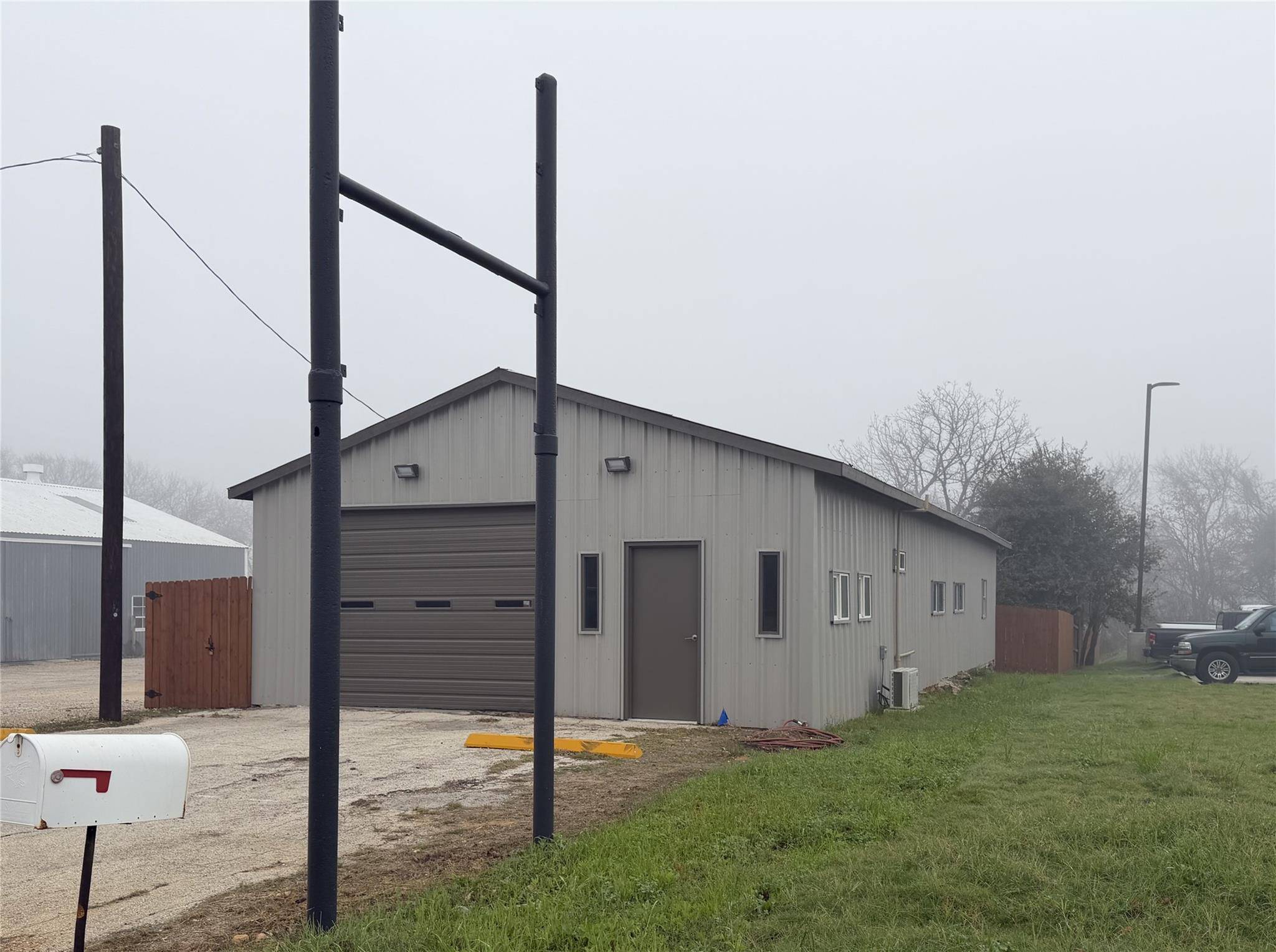 1541 E Pierce ST, Luling, TX 78648