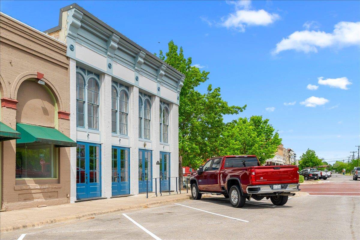 117 East ST #200, Hutto, TX 78634