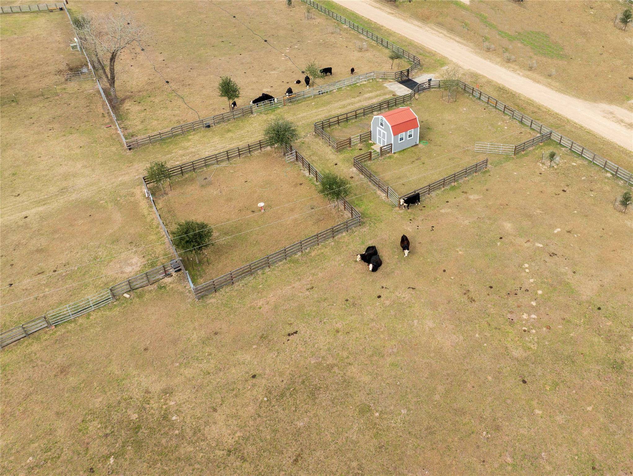 66 County Road 77D, Schulenburg, TX 78956