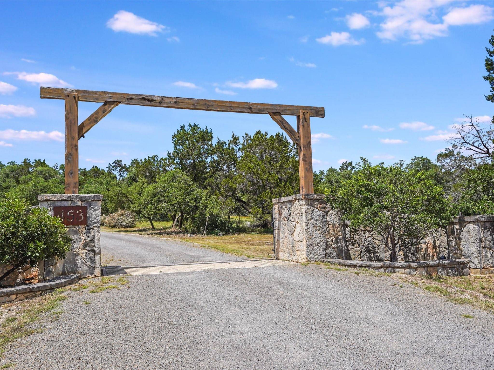 453 LONE MAN MOUNTAIN RD, Wimberley, TX 78676