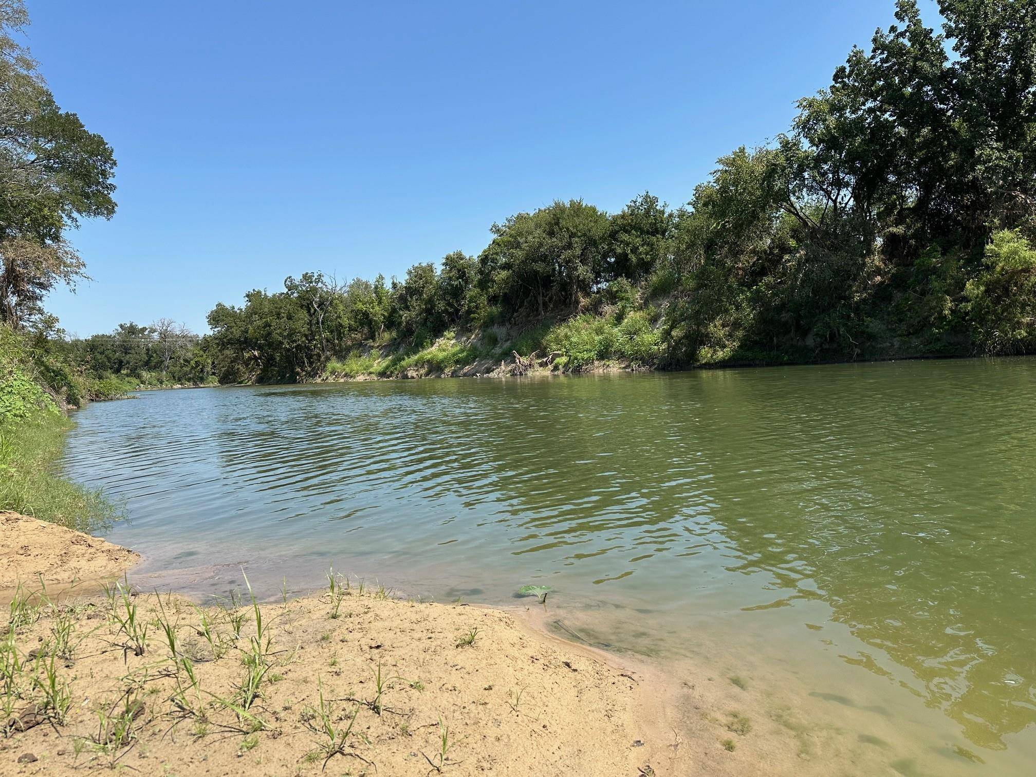 105 Winding River RD, Kempner, TX 76539
