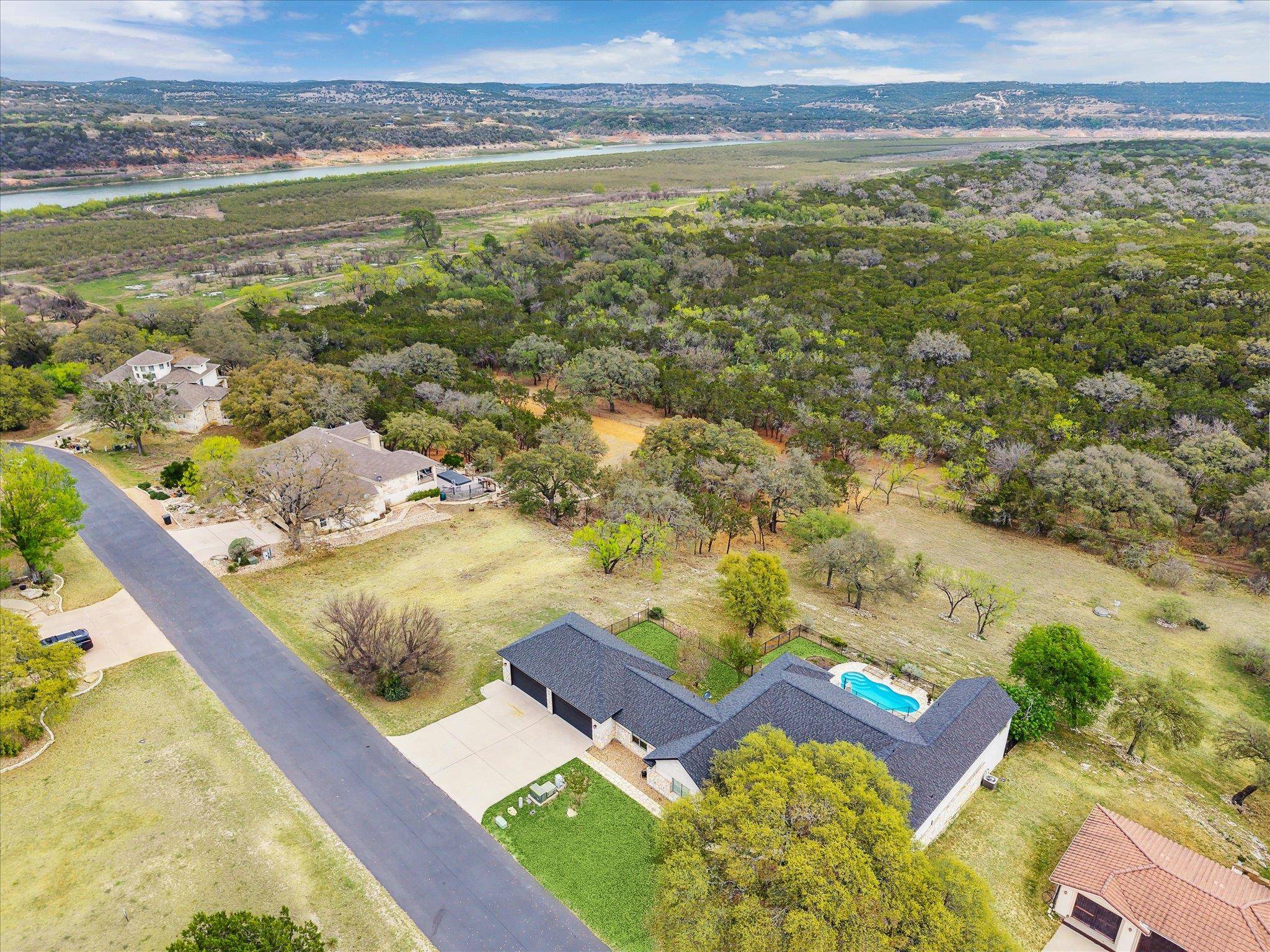 515 Wesley Ridge DR, Spicewood, TX 78669