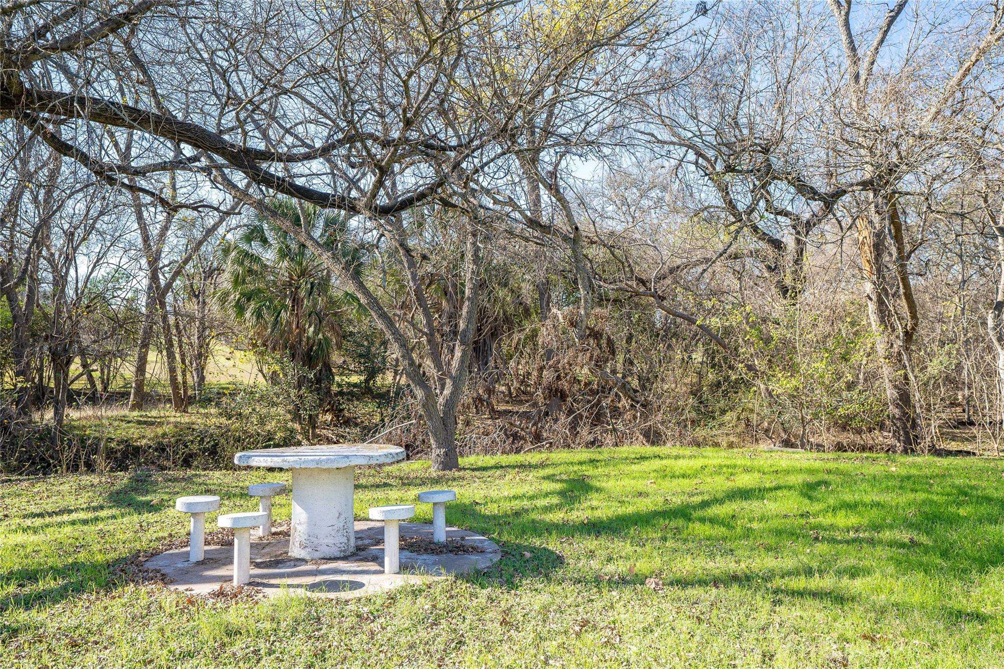 505 N Commerce ST, Lockhart, TX 78644