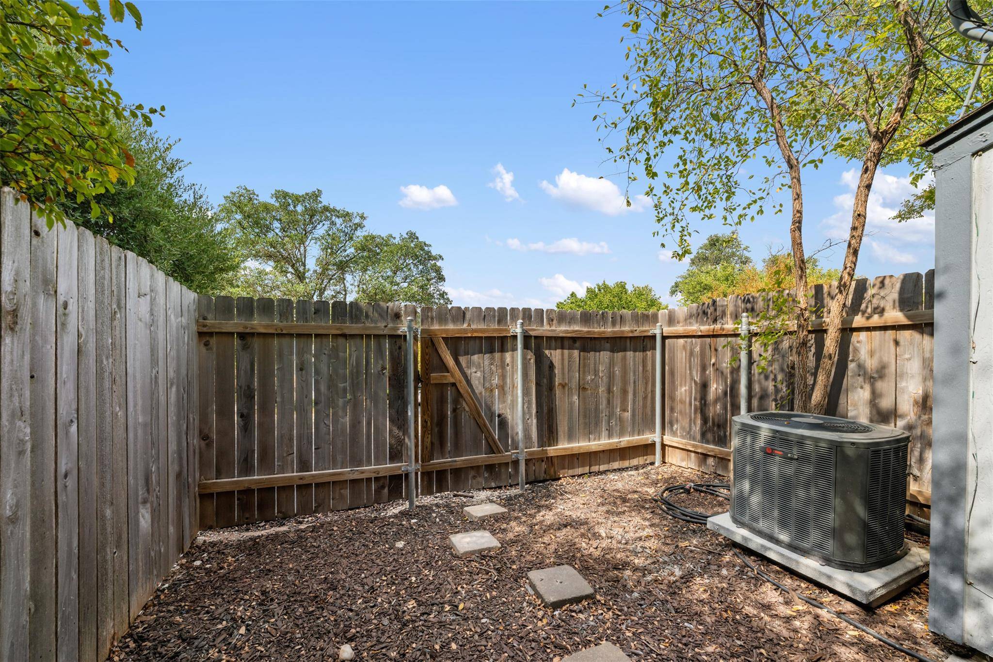 1411 N Gracy Farms LN N #100, Austin, TX 78758