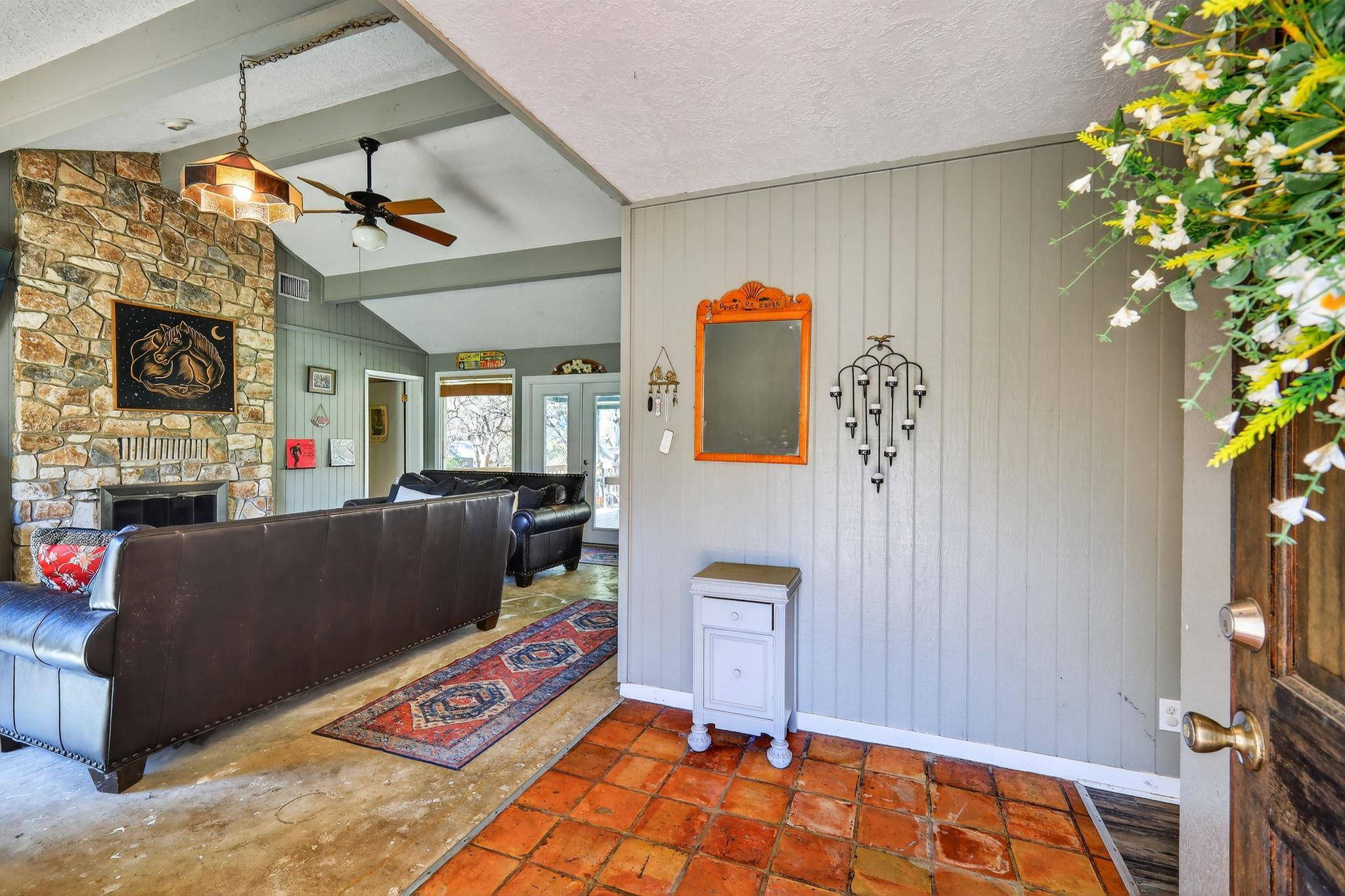 12 Creekwood DR, Schulenburg, TX 78956