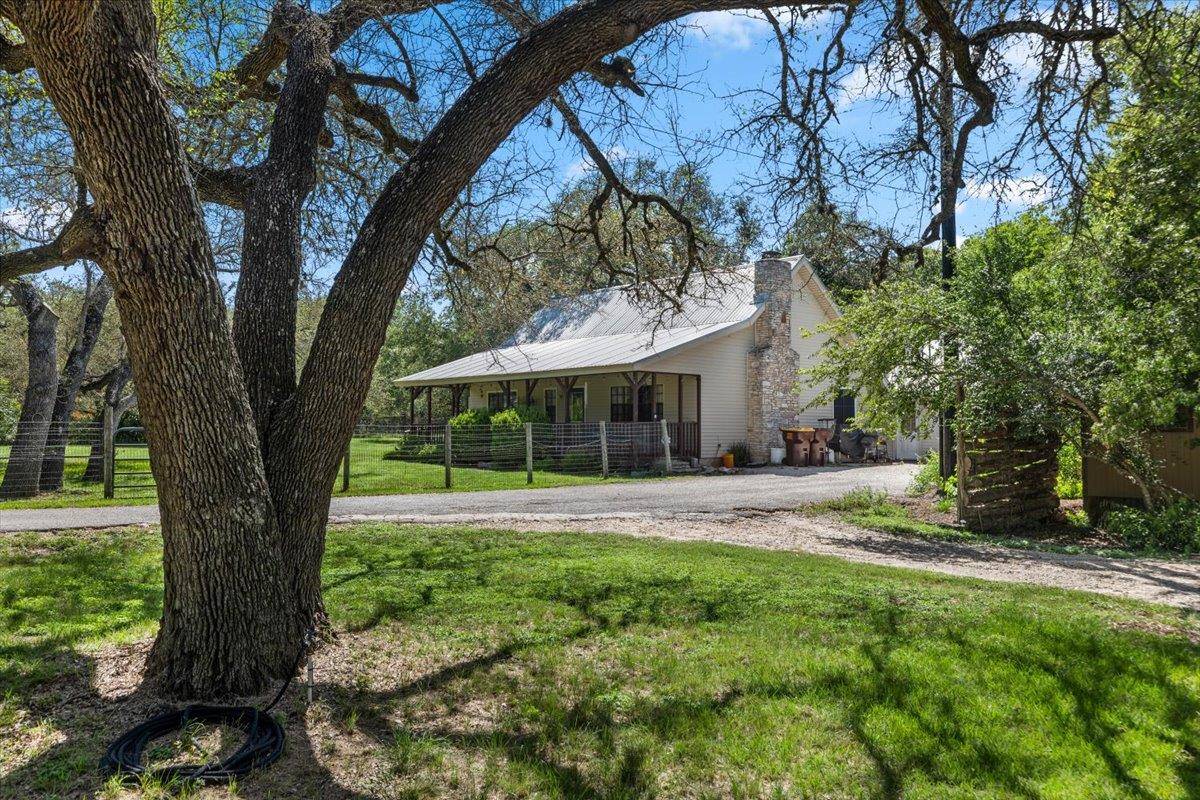 200 Little Barton DR, Dripping Springs, TX 78620