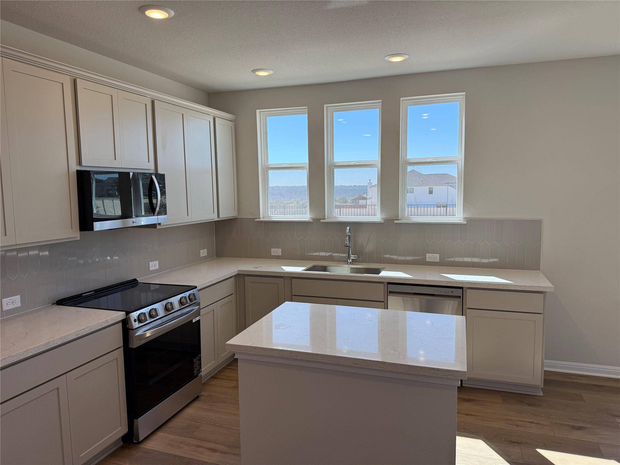 5900 Whisper Creek DR #418, Georgetown, TX 78628