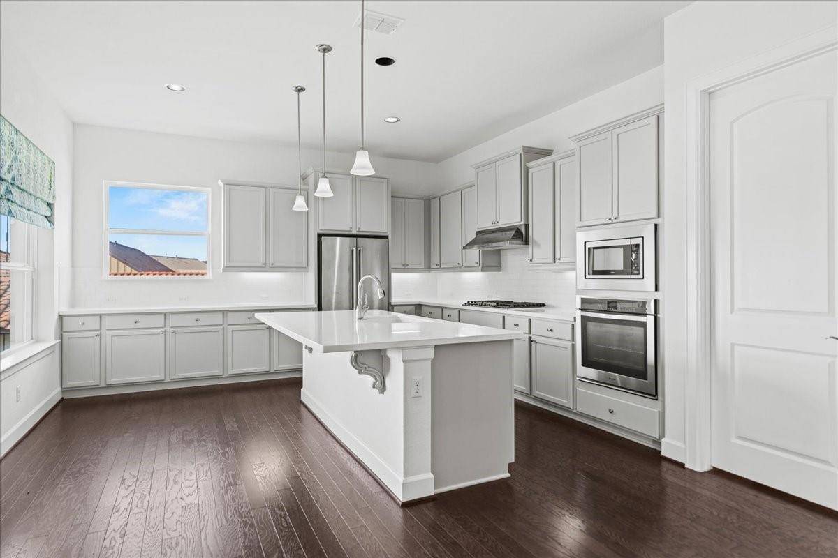 609 Dancing Oak LN, San Marcos, TX 78666
