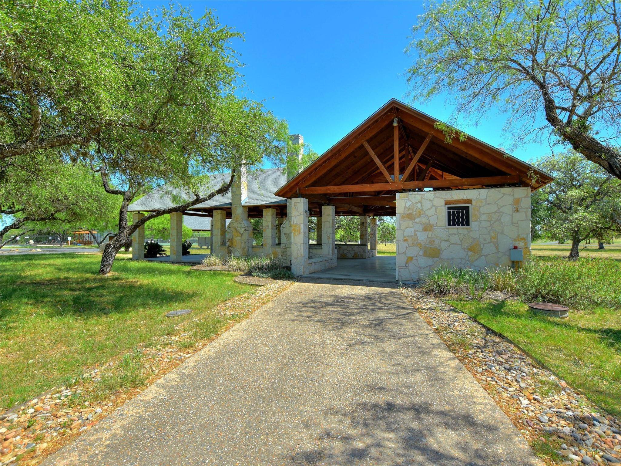 119 Bedford DR, Spicewood, TX 78669
