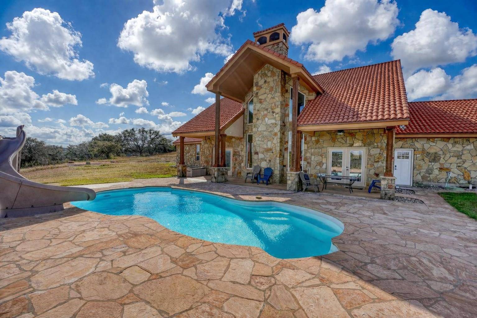 8256 S Us Highway 183, Briggs, TX 78608