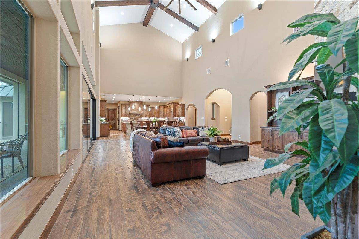 1951 Bridlewood Ranches DR, San Marcos, TX 78666