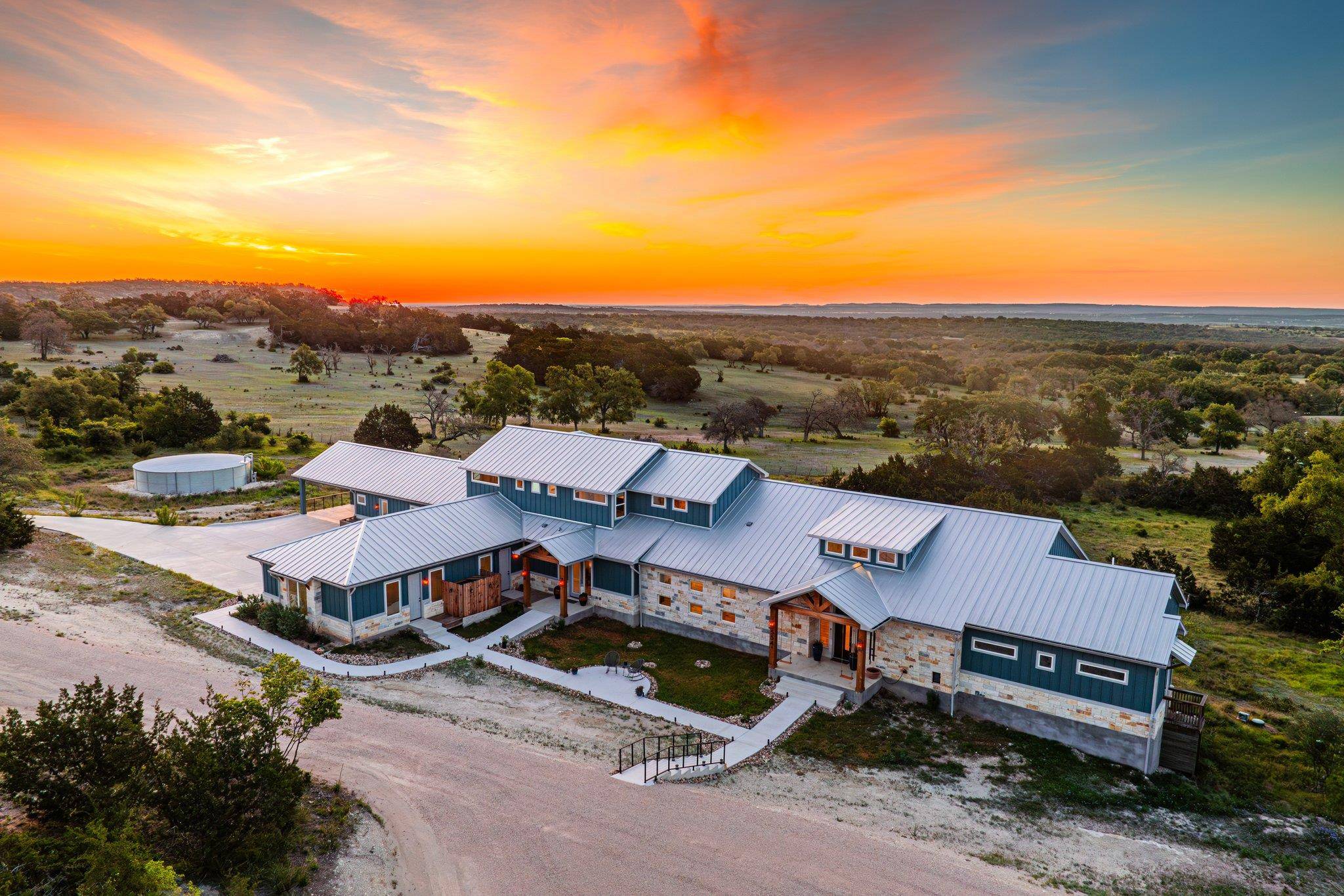 554 Seven Falls DR, Fredericksburg, TX 78624