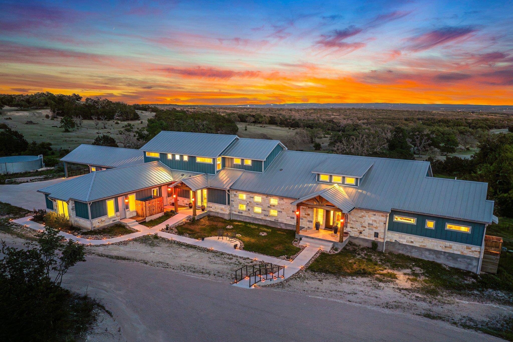 554 Seven Falls DR, Fredericksburg, TX 78624