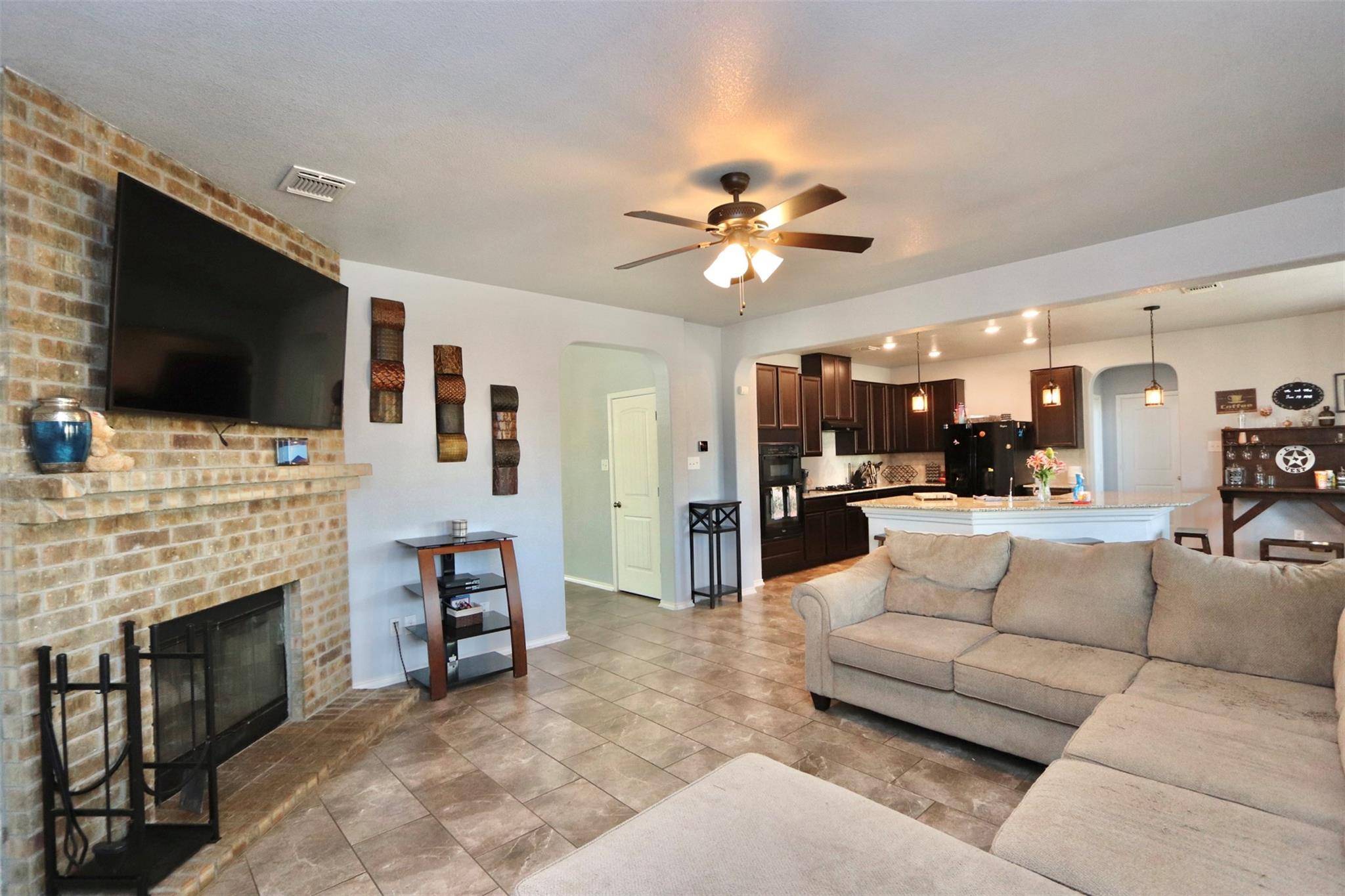 1712 Uhland DR, Leander, TX 78641
