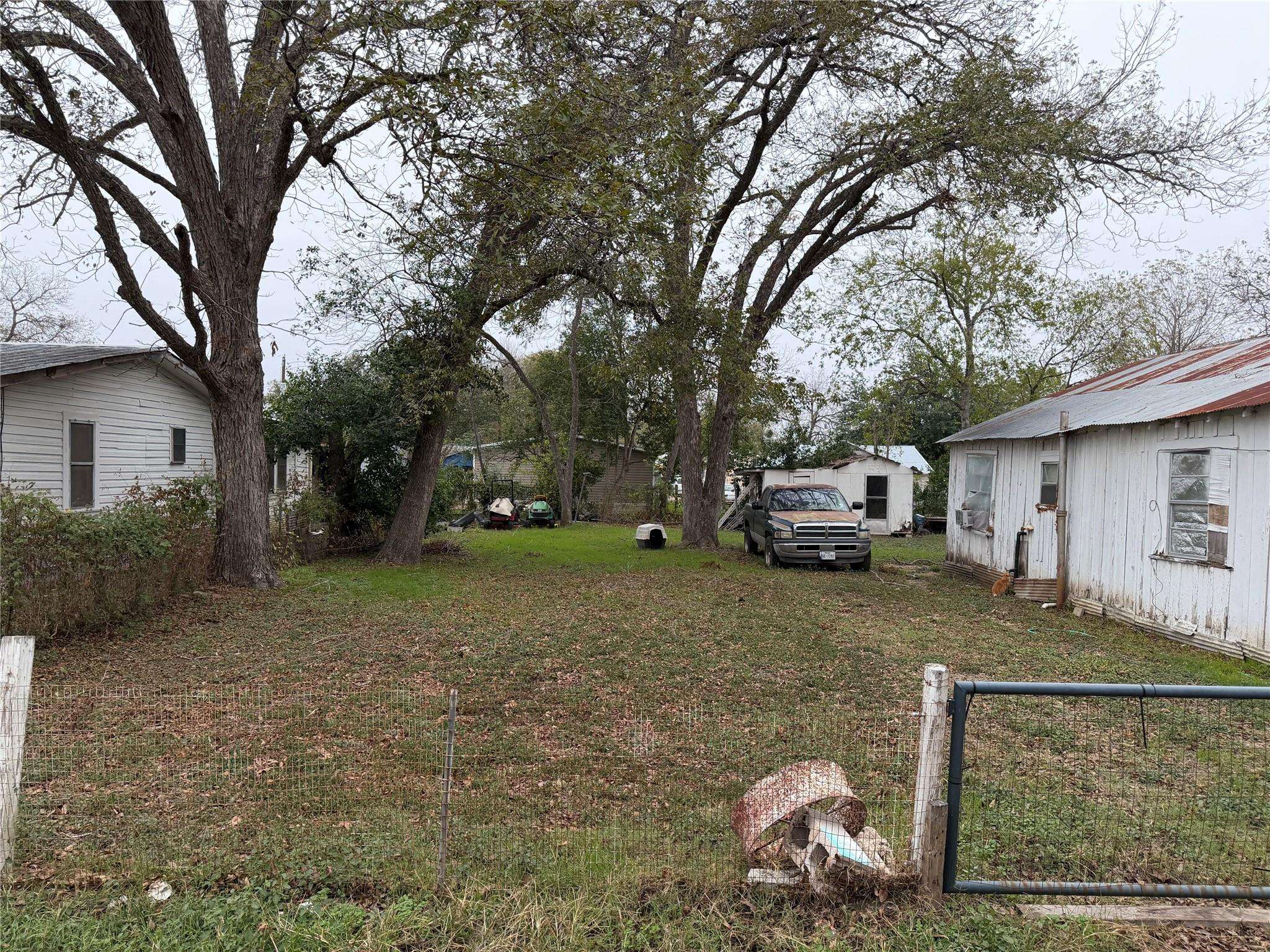 000 Persimmon ST, Lockhart, TX 78644