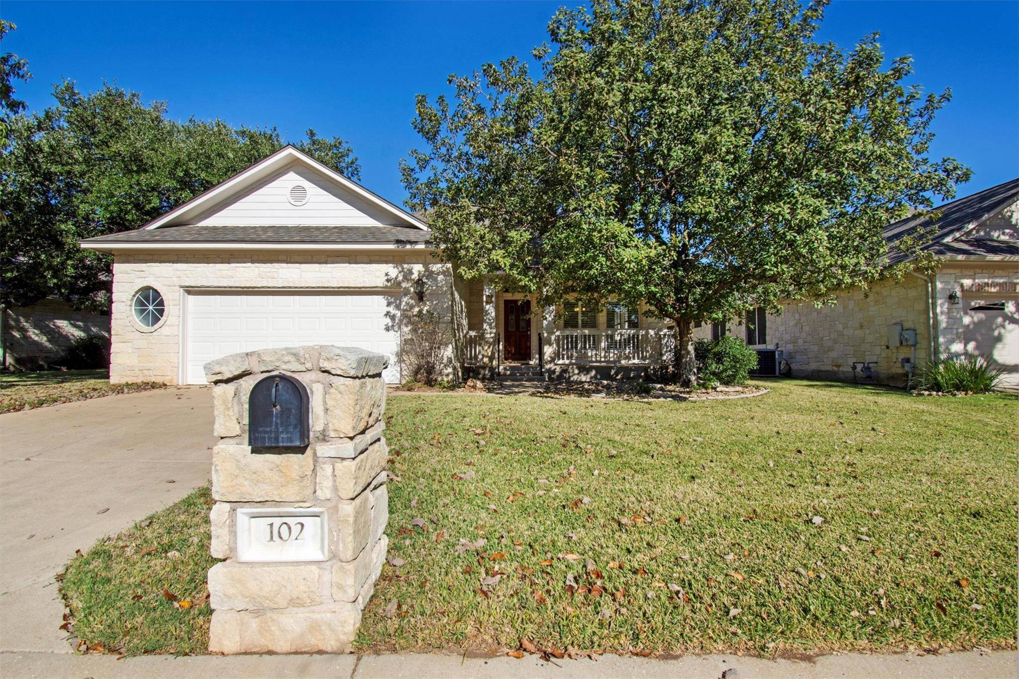 102 Lavaca LN, Georgetown, TX 78628